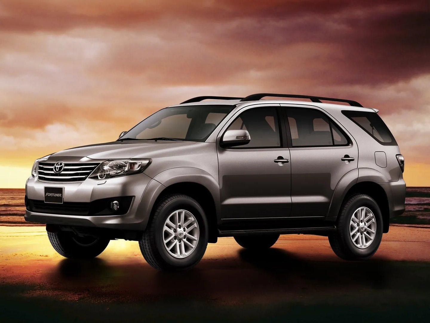 Toyota_Fortuner_1_generation__SUV_5-doors__10.jpg