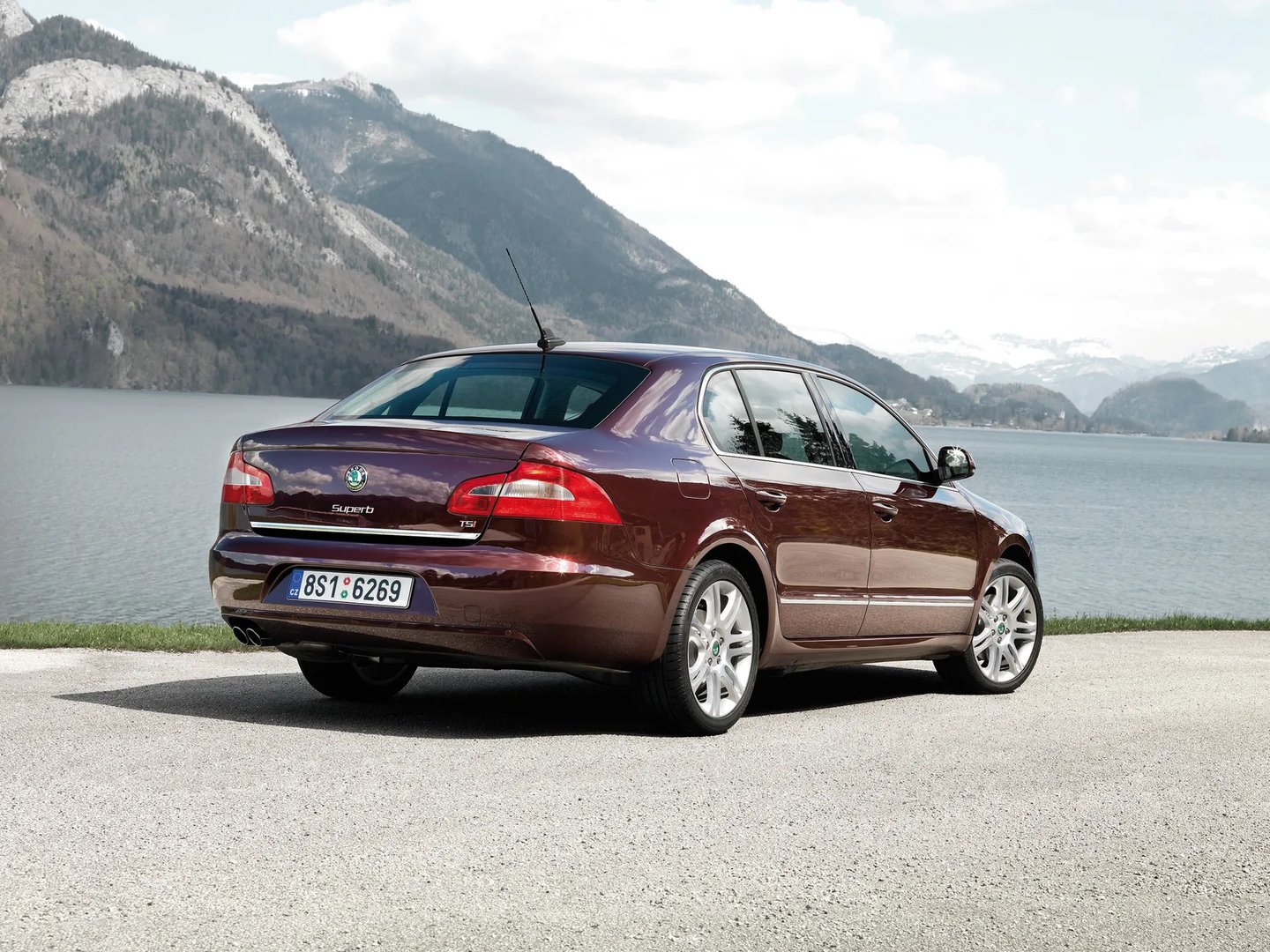 Skoda_Superb_2_generation__Liftback__2.jpg