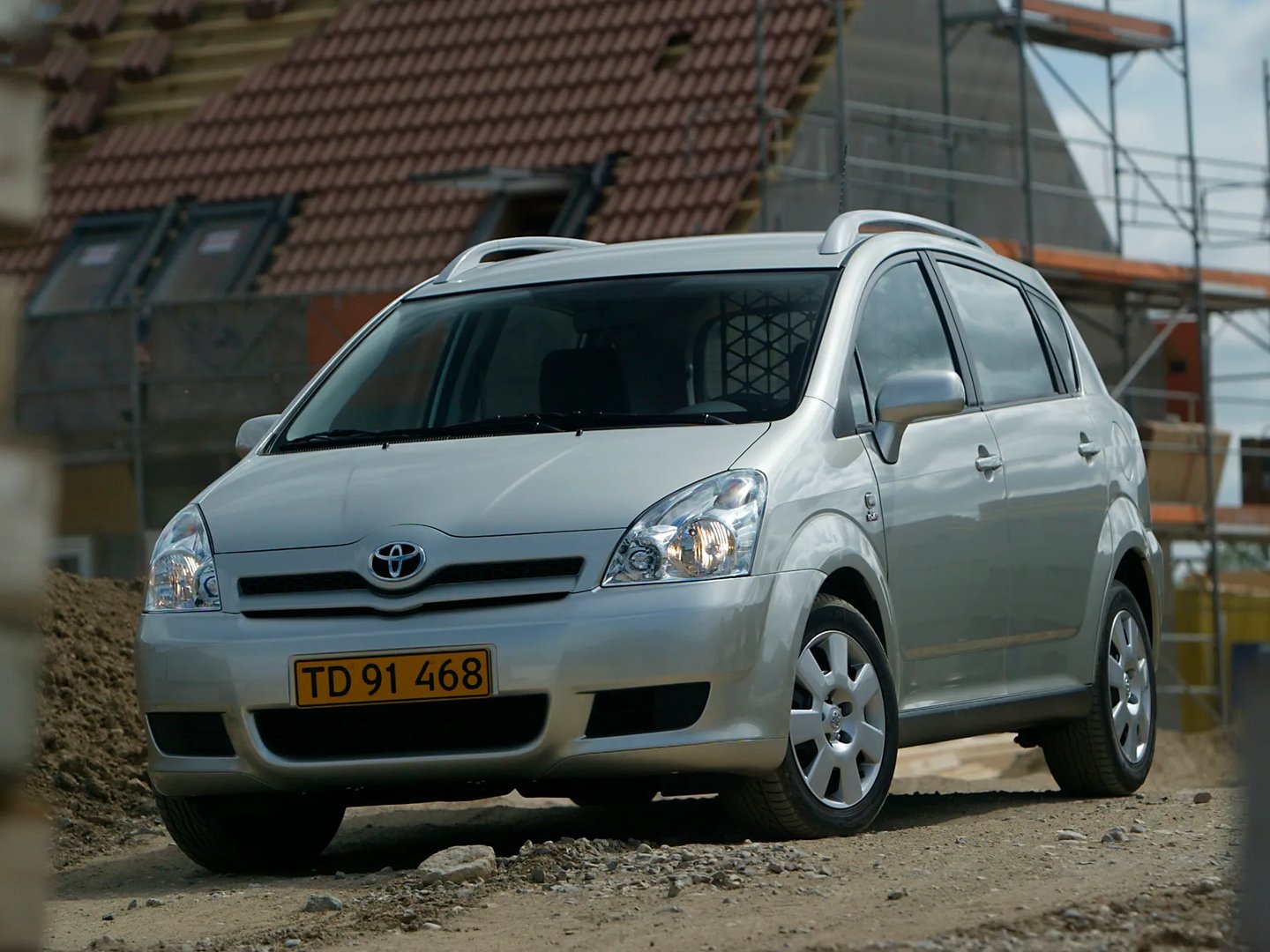 Toyota_Corolla_Verso_1_generation_restyling__Compact_Van__10.jpg