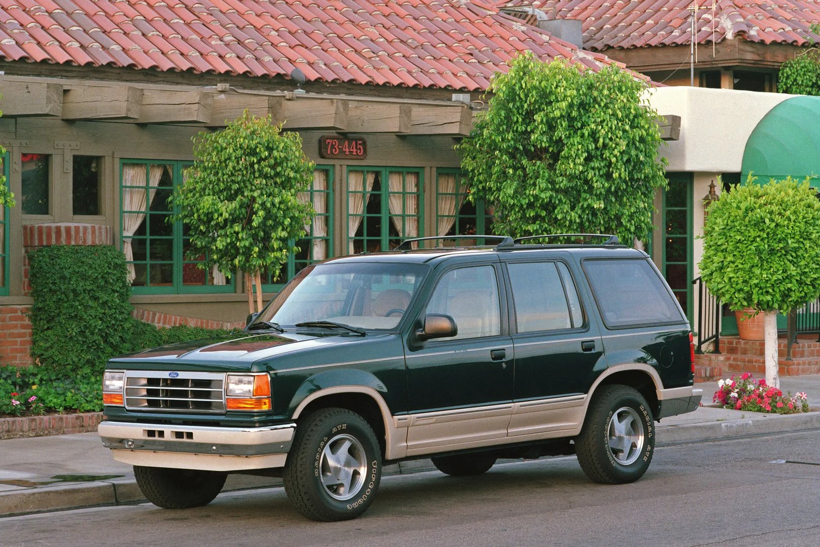 Ford_Explorer_1_generation__SUV_5-doors__8.jpg