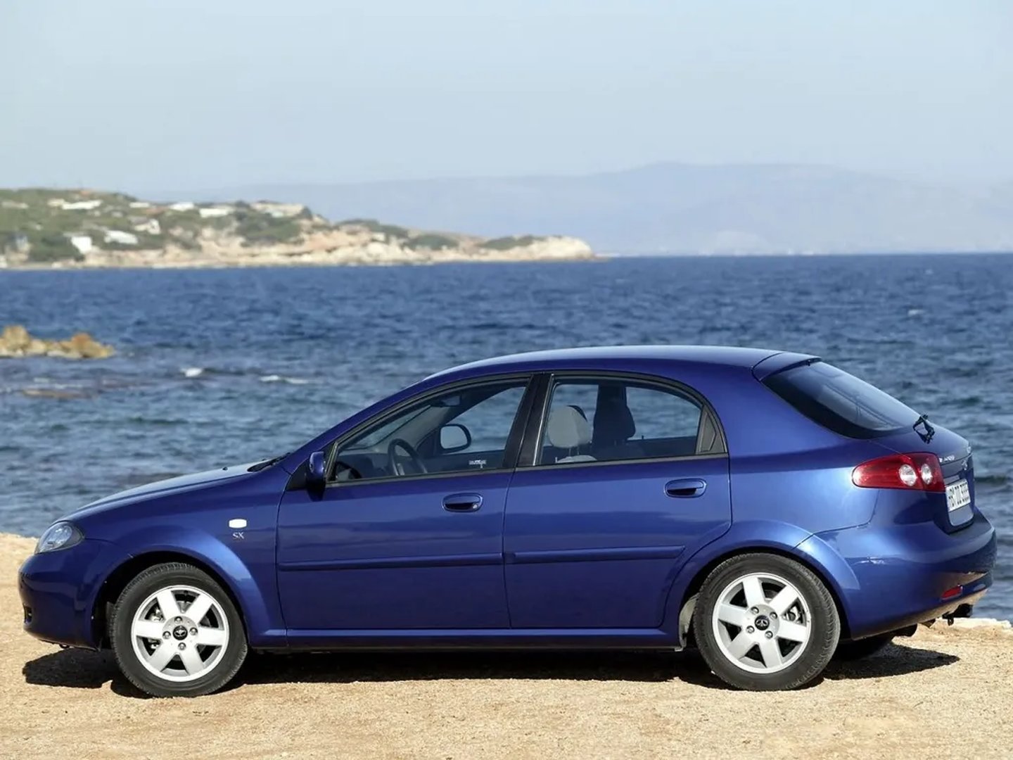 Daewoo_Lacetti_1_generation__Hatchback_5-door__9.jpg