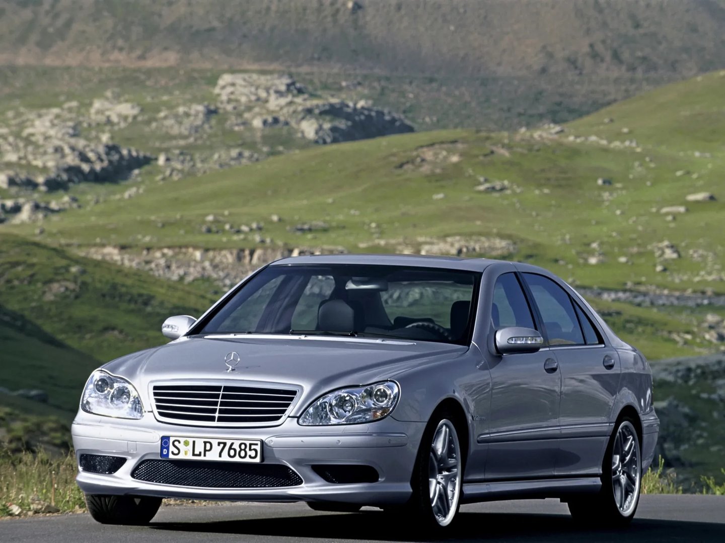V220  Sedan Long