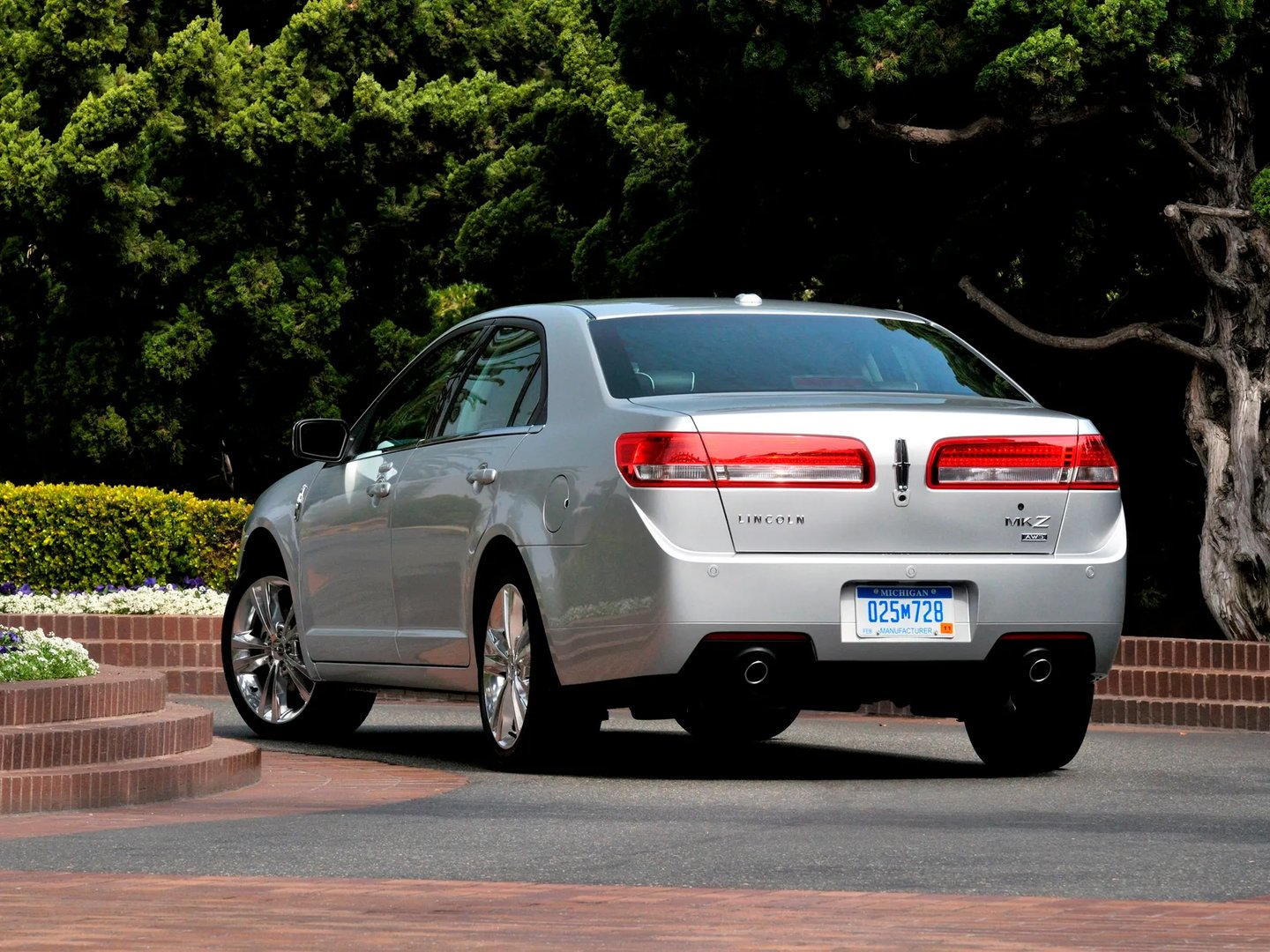Lincoln_MKZ_1_generation_restyling__Sedan__9.jpg