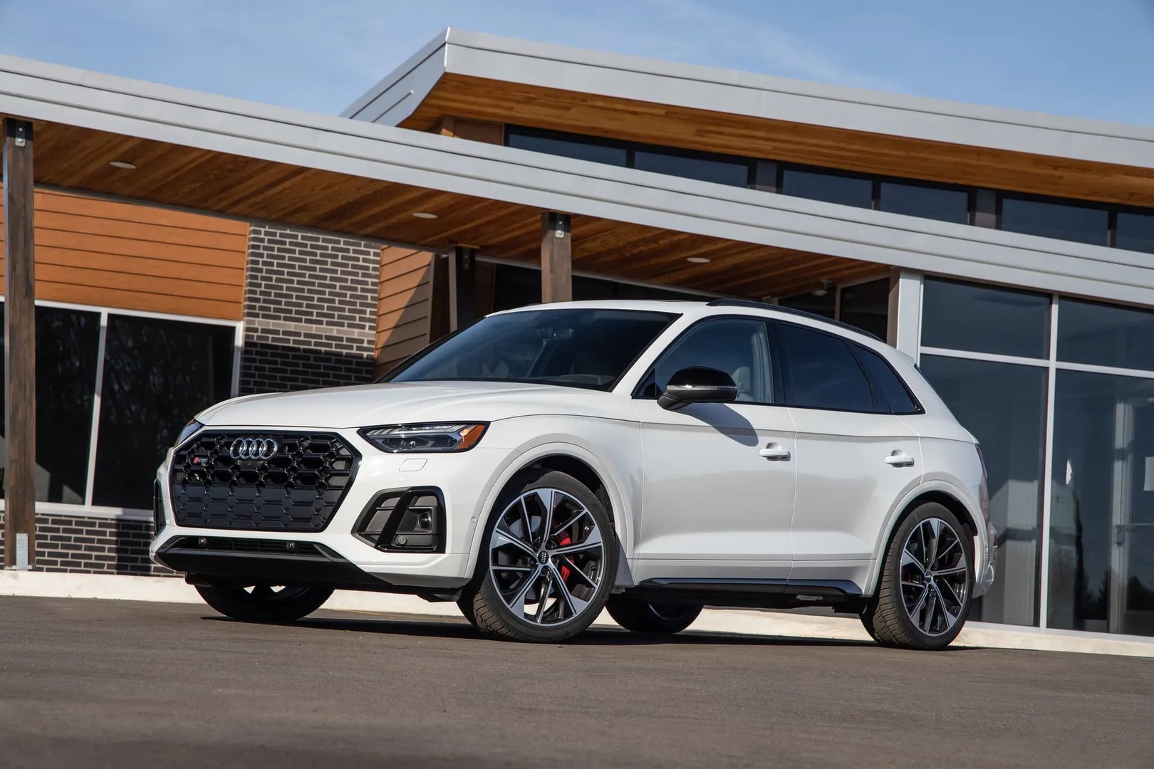 Audi_SQ5_2_generation_restyling_1__SUV_5-doors__9.jpg