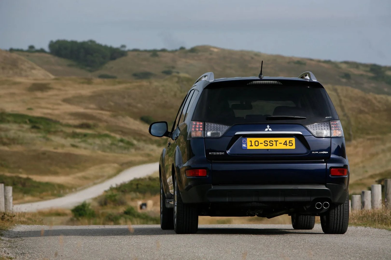 Mitsubishi_Outlander_2_generation_restyling__SUV_5-doors__7.jpg