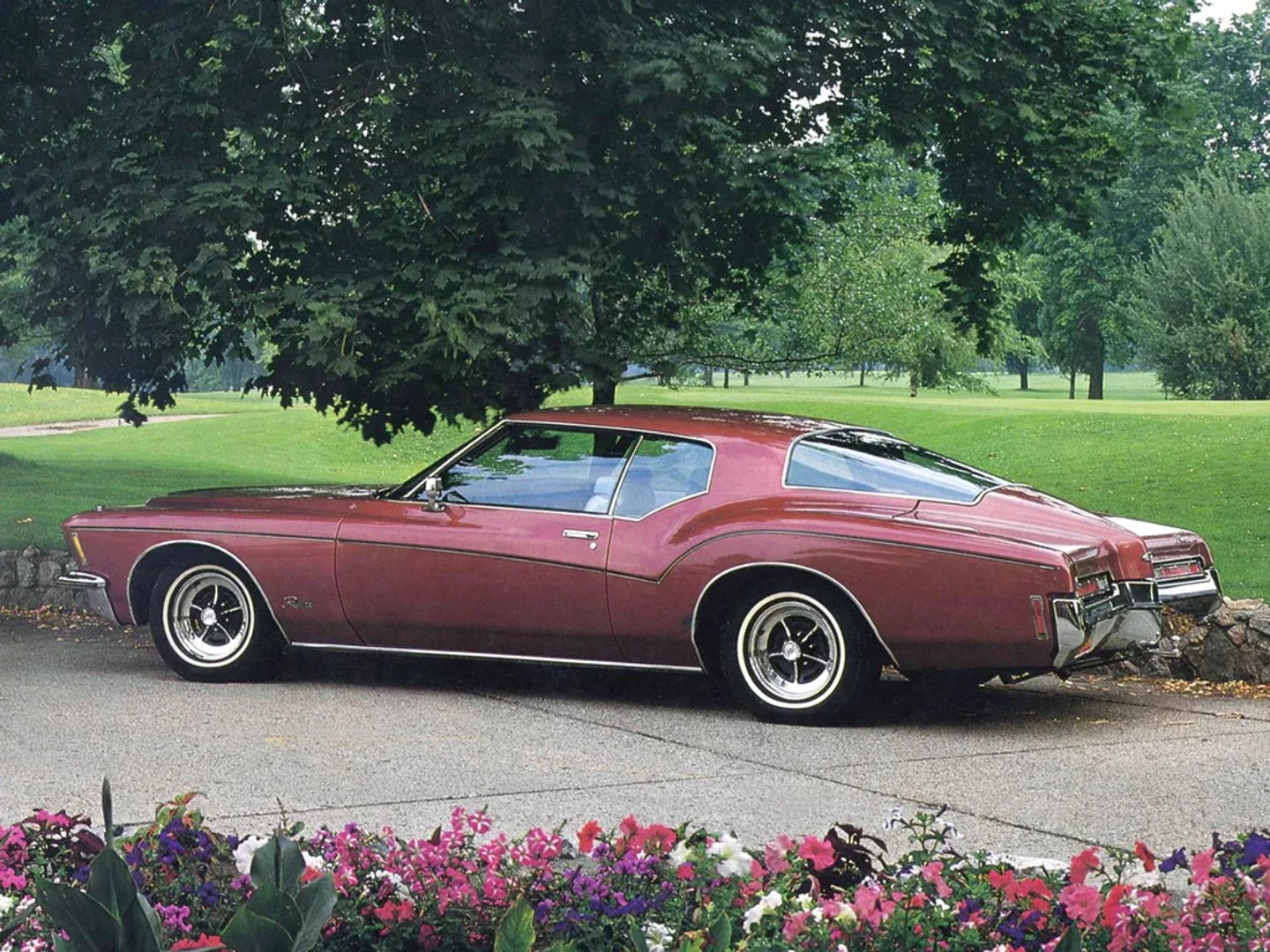Buick_Riviera_3_generation__Coupe__5.jpg