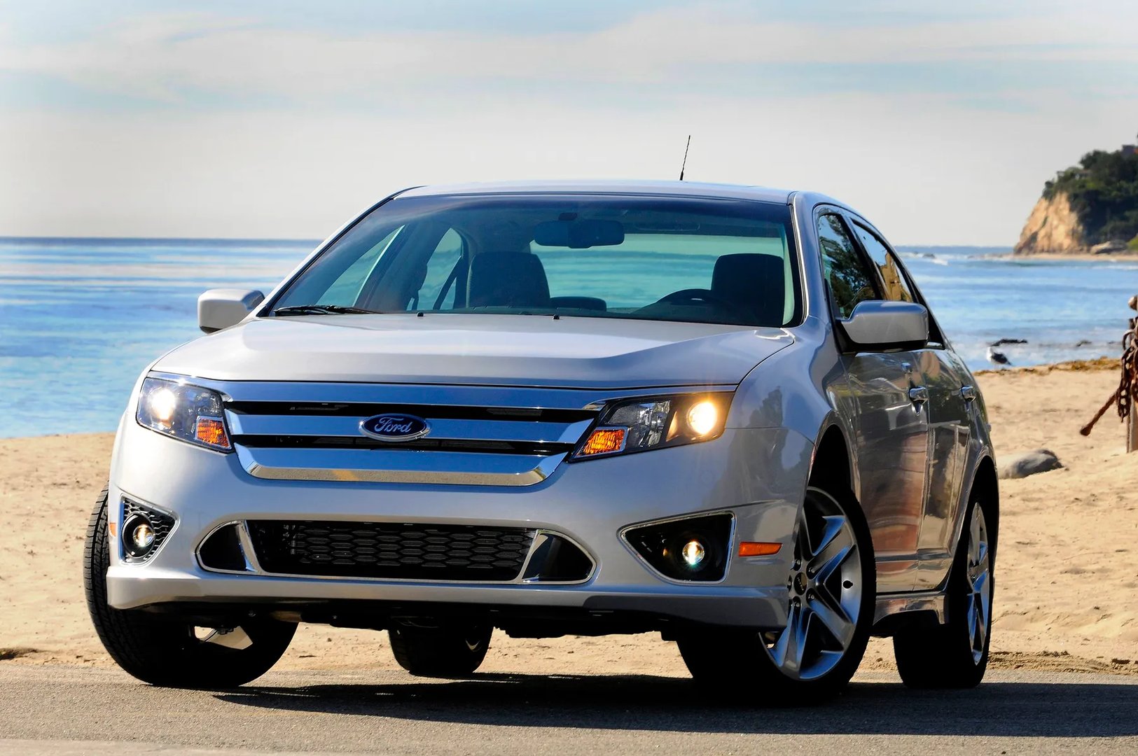 Ford_Fusion_(USA)_1_generation_restyling__Sedan__7.jpg