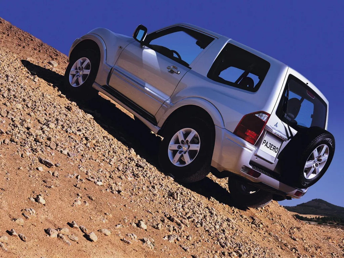 Mitsubishi_Pajero_3_generation_restyling_1__SUV_3-doors__1.jpg