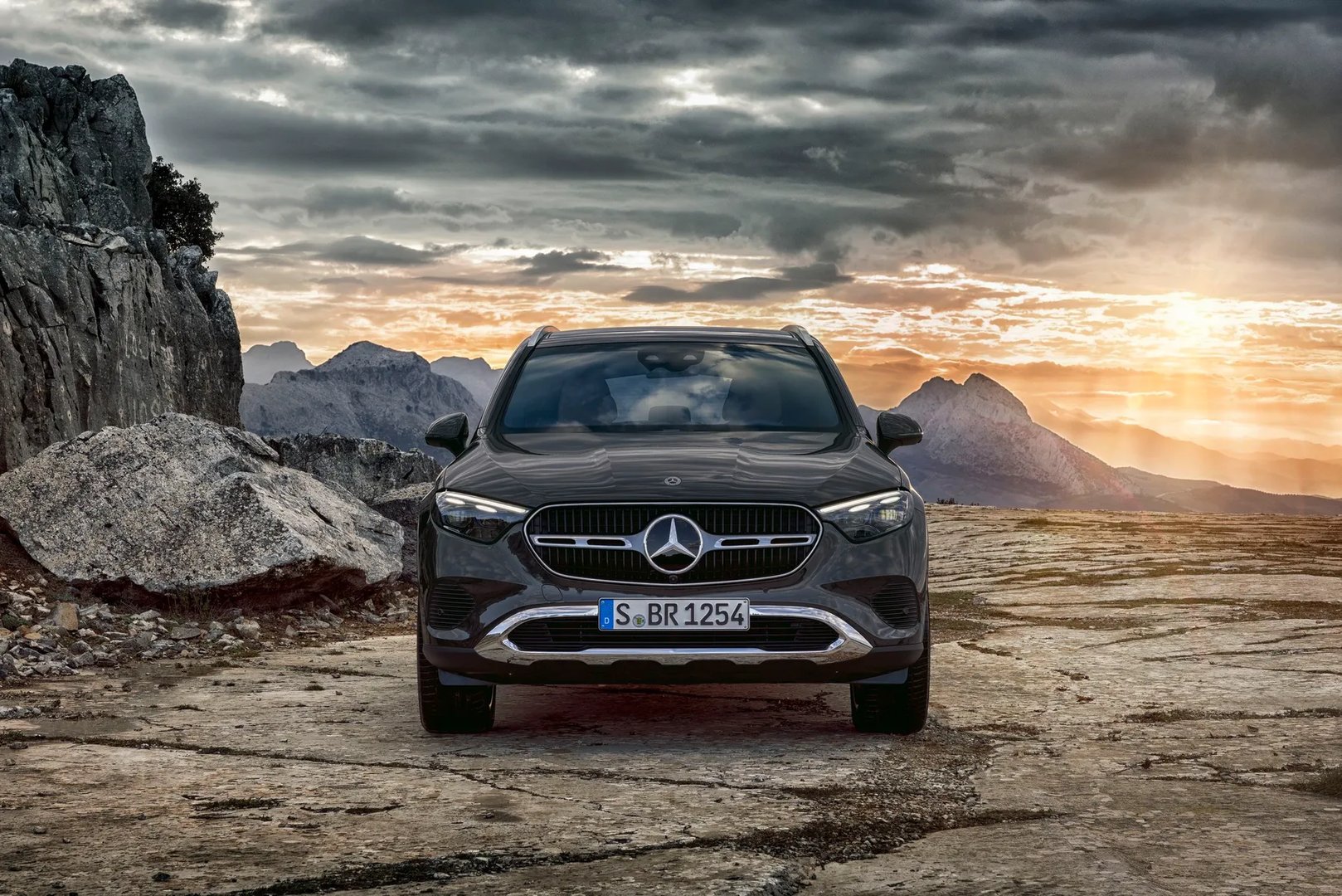 Mercedes_GLC_2_generation__SUV_5-doors__2.jpg