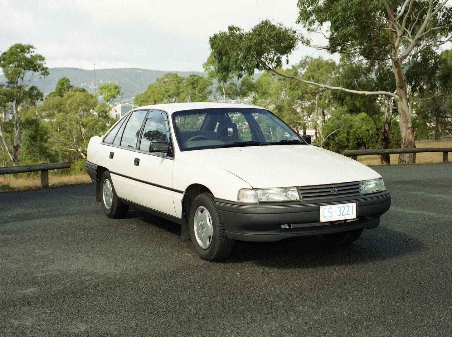 Holden_Commodore_2_generation__Sedan__1.jpg