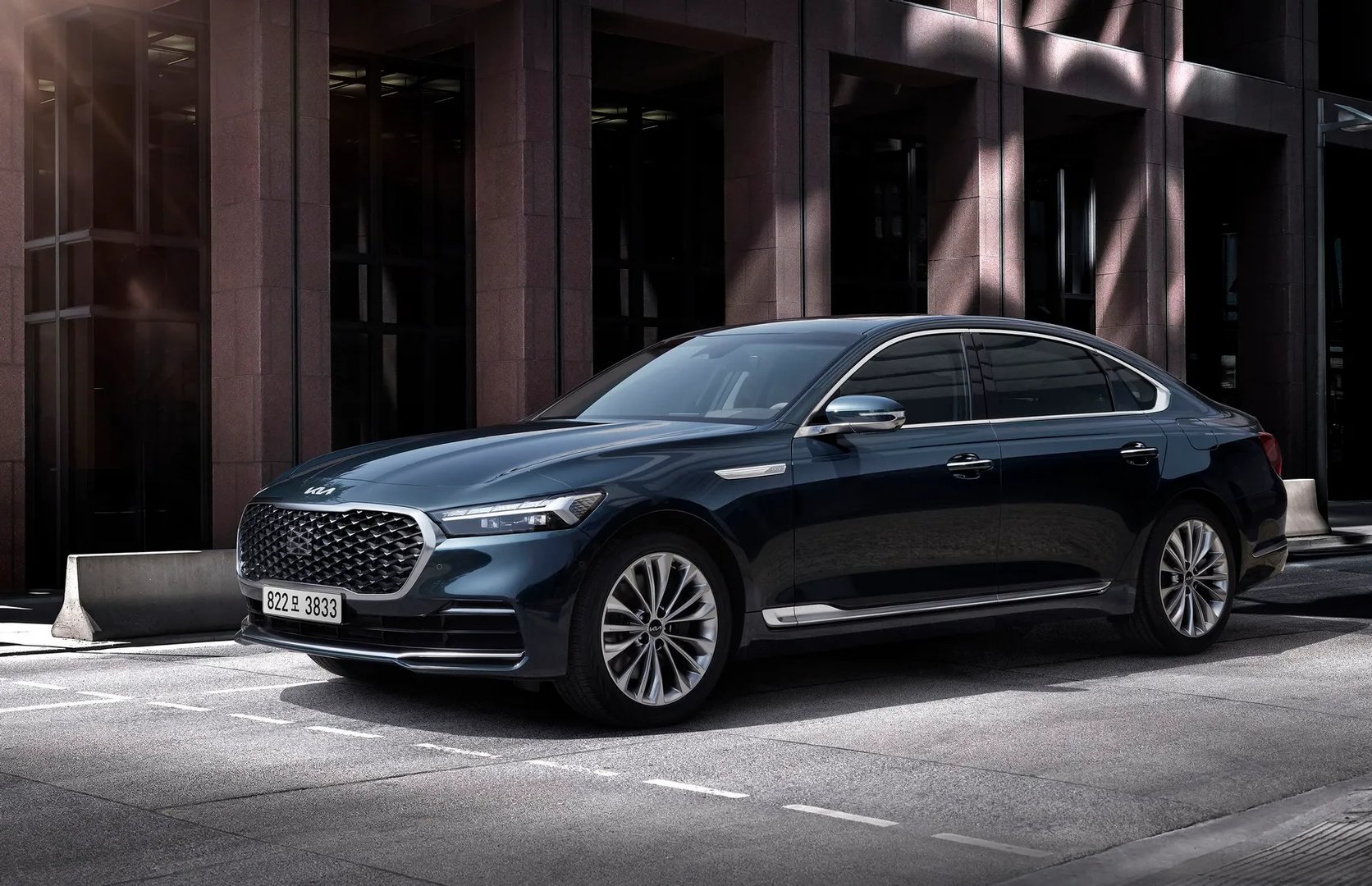 Kia_K900_2_generation_restyling_1__Sedan__7.jpg