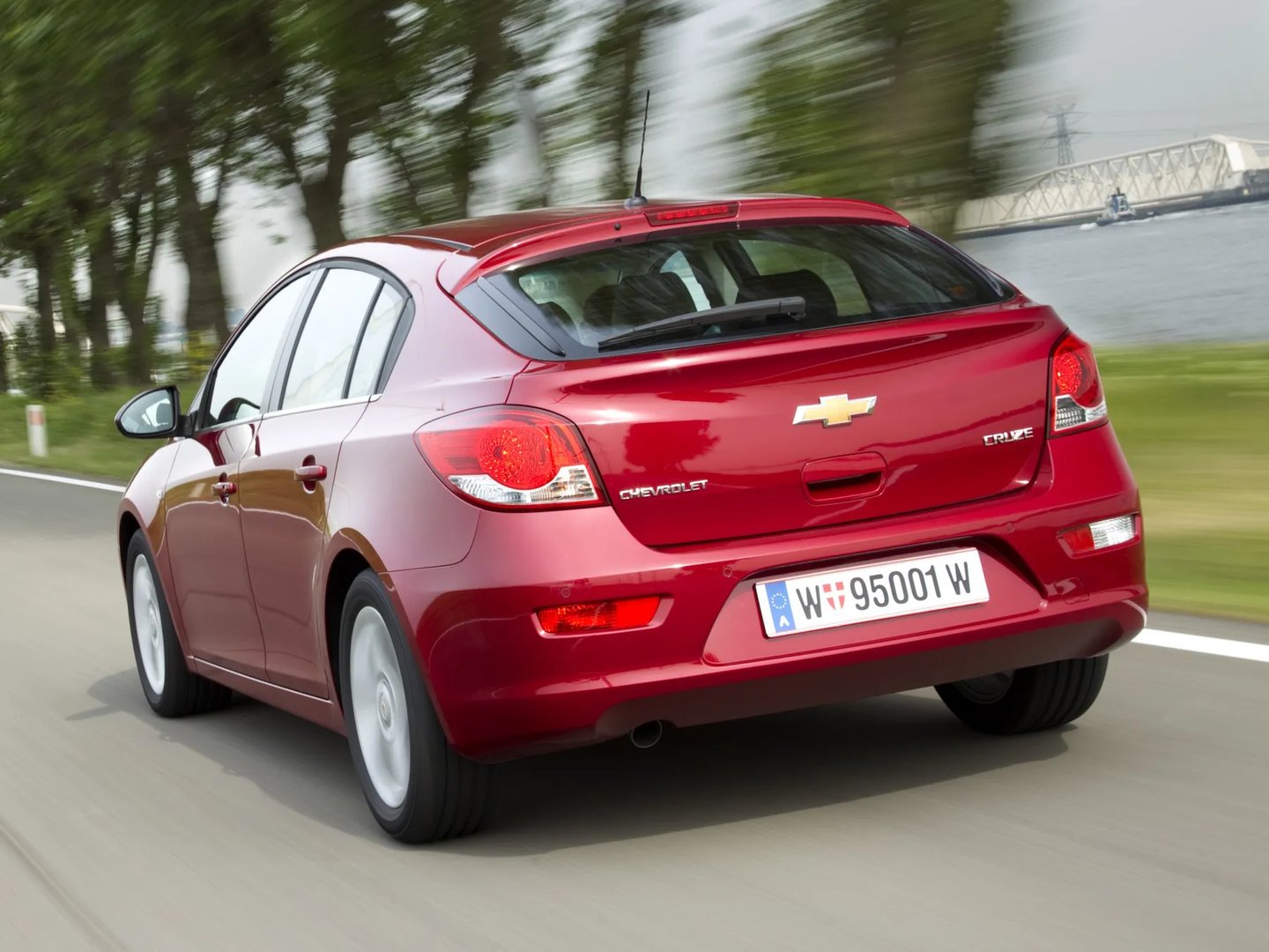 Chevrolet_Cruze_1_generation__Hatchback_5-door__5.jpg