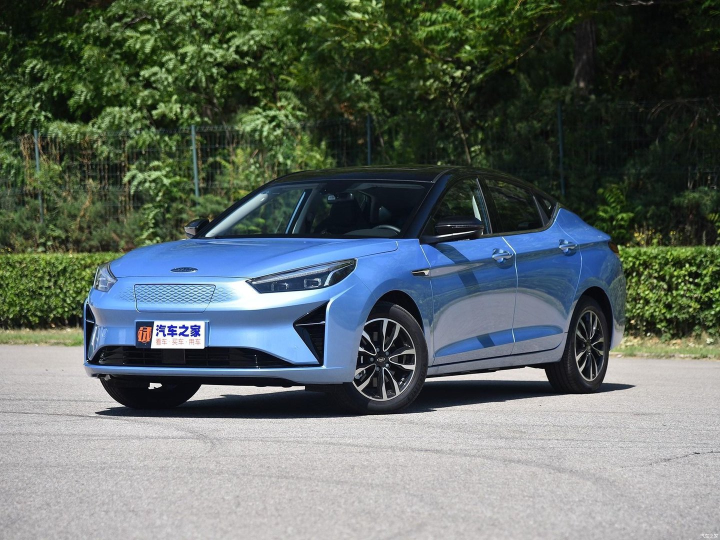 jac_iC5_1_generation__Liftback__1.jpg