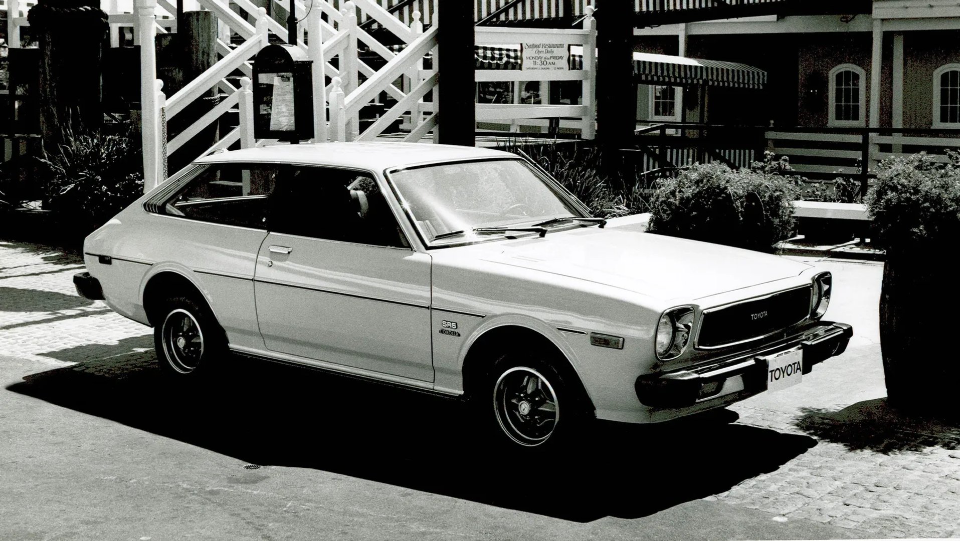 Toyota_Corolla_3_generation__Liftback__1.jpg