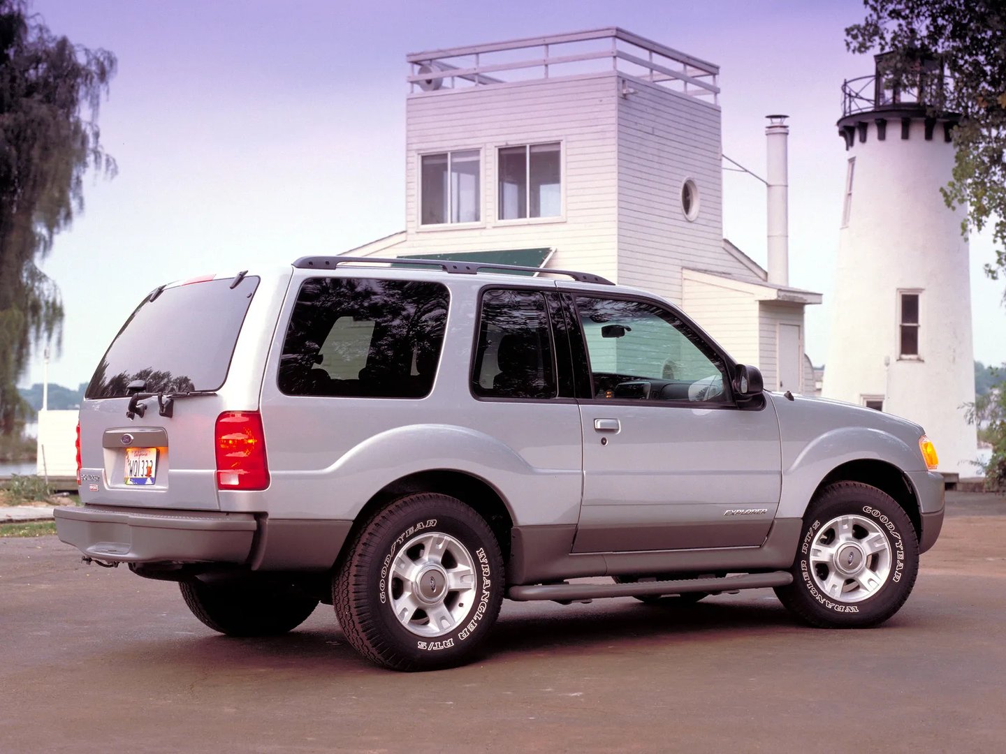 Ford_Explorer_3_generation__SUV_3-doors__9.jpg