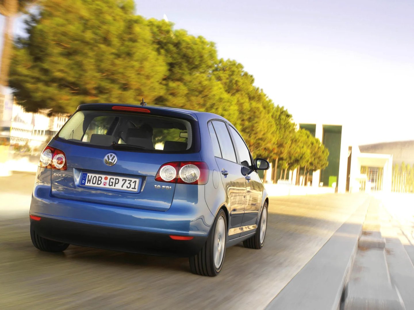 Volkswagen_Golf_Plus_1_generation__Hatchback_5-door__2.jpg