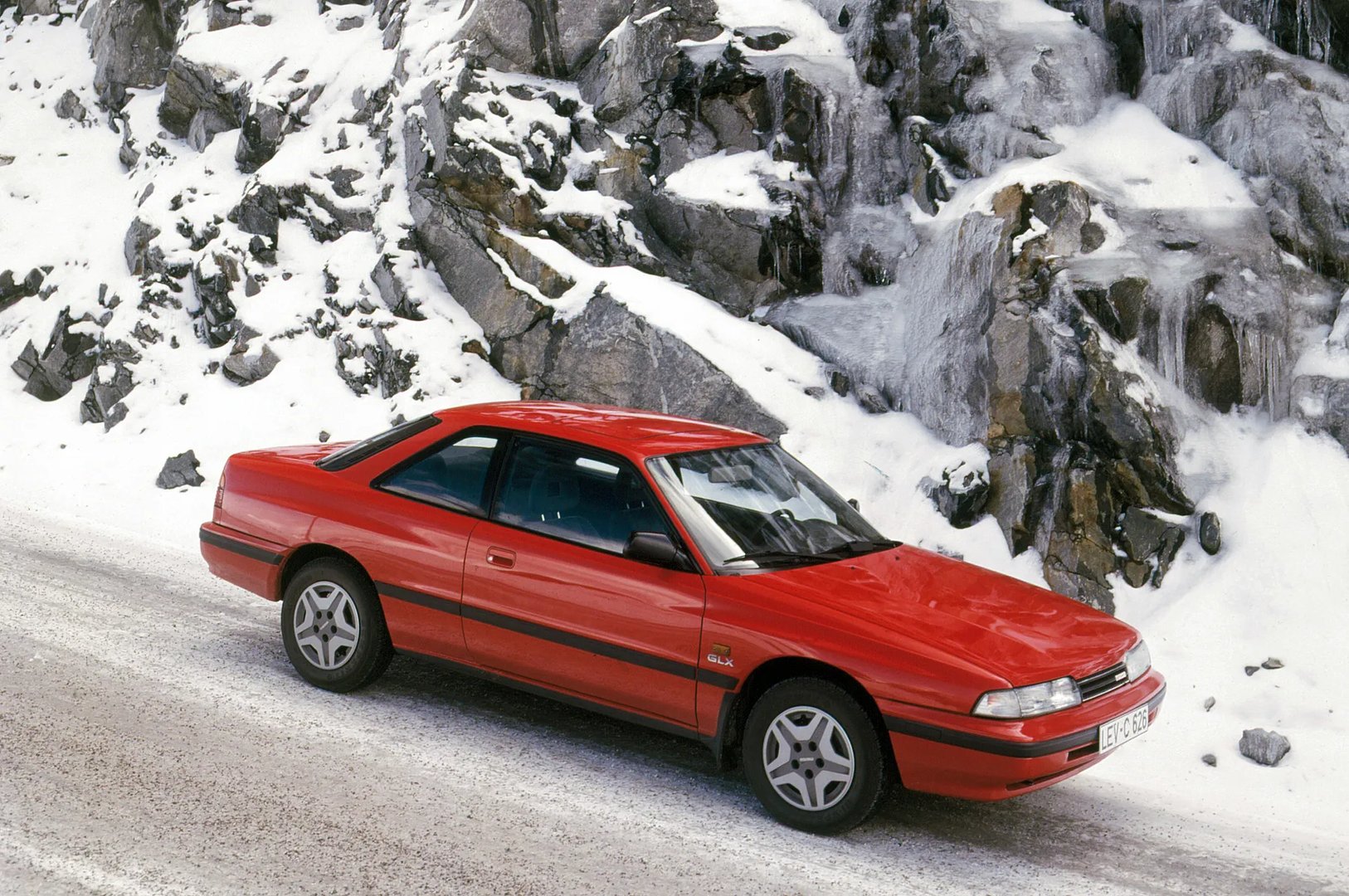 Mazda_626_3_generation__Coupe__1.jpg