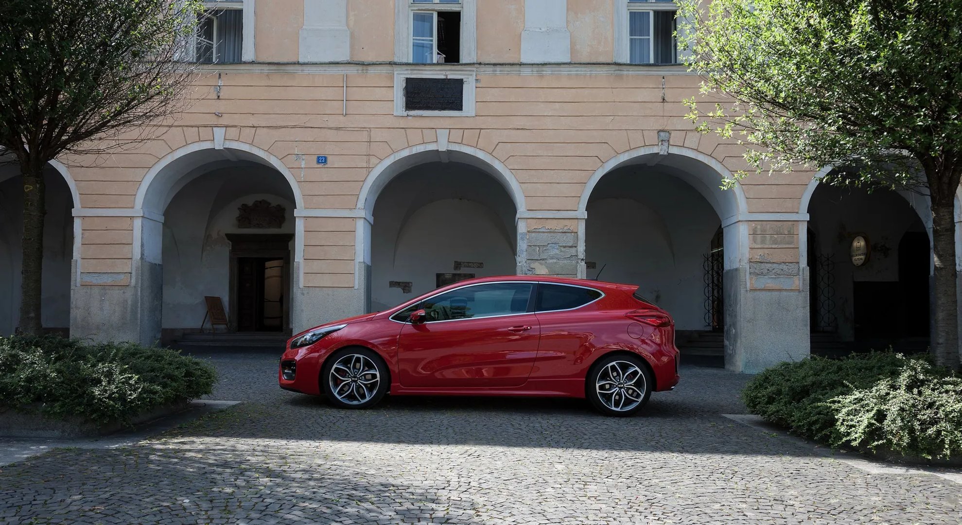 Kia_Ceed_GT_1_generation_restyling__Hatchback_3-door__6.jpg