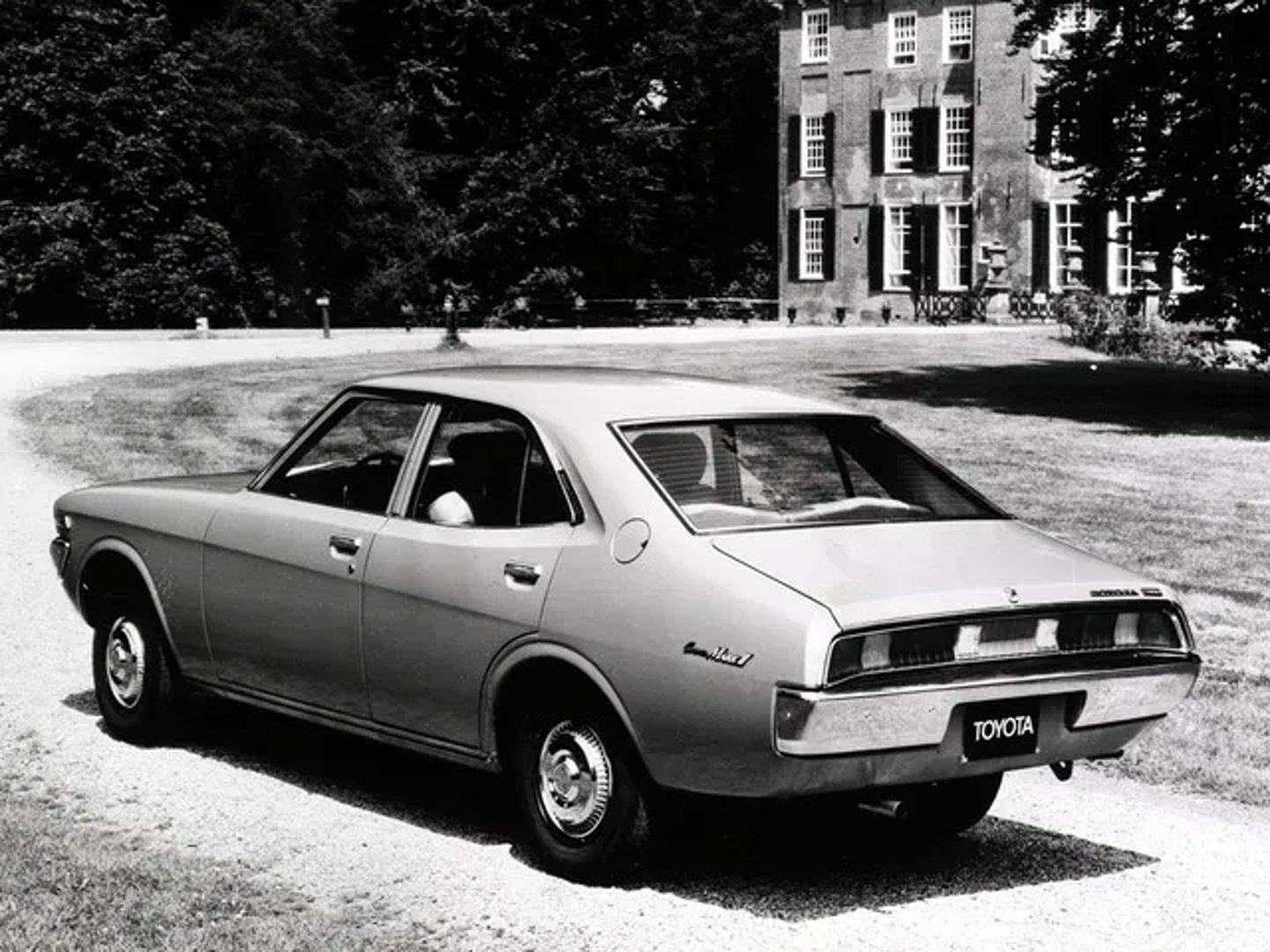 Toyota_Mark_II_2_generation__Sedan__6.jpg