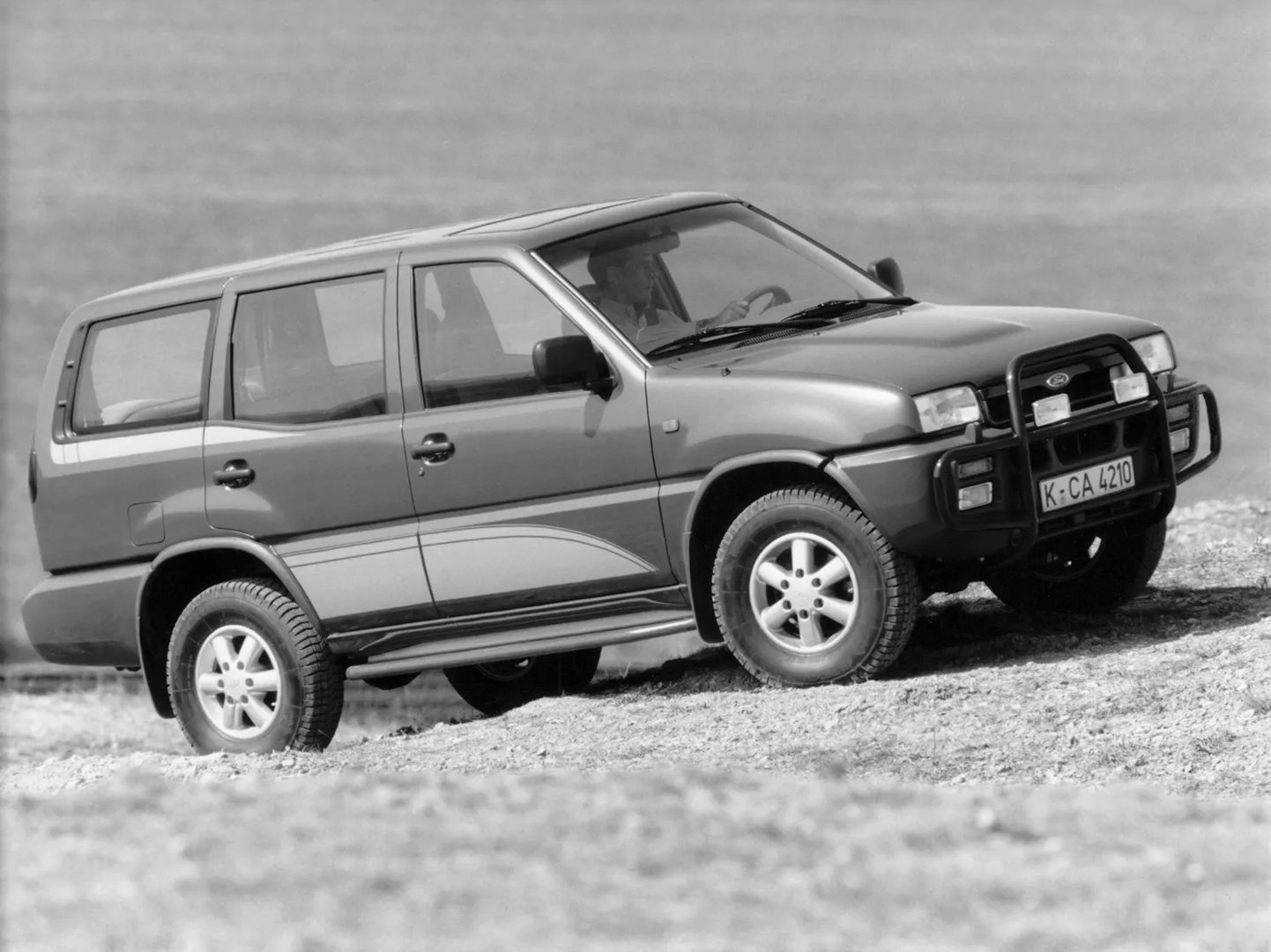 Ford_Maverick_1_generation__SUV_5-doors__3.jpg