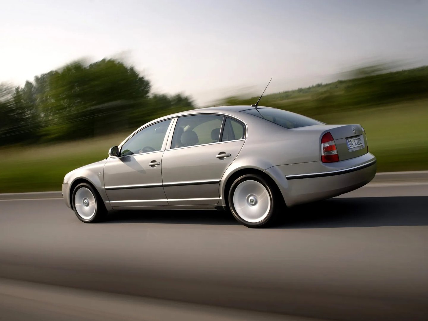 Skoda_Superb_1_generation_restyling__Sedan__8.jpg