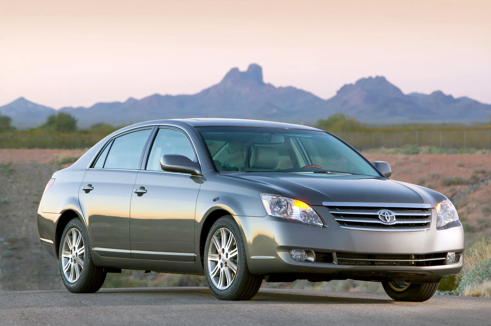 Toyota_Avalon_3_generation__Sedan__2.jpg