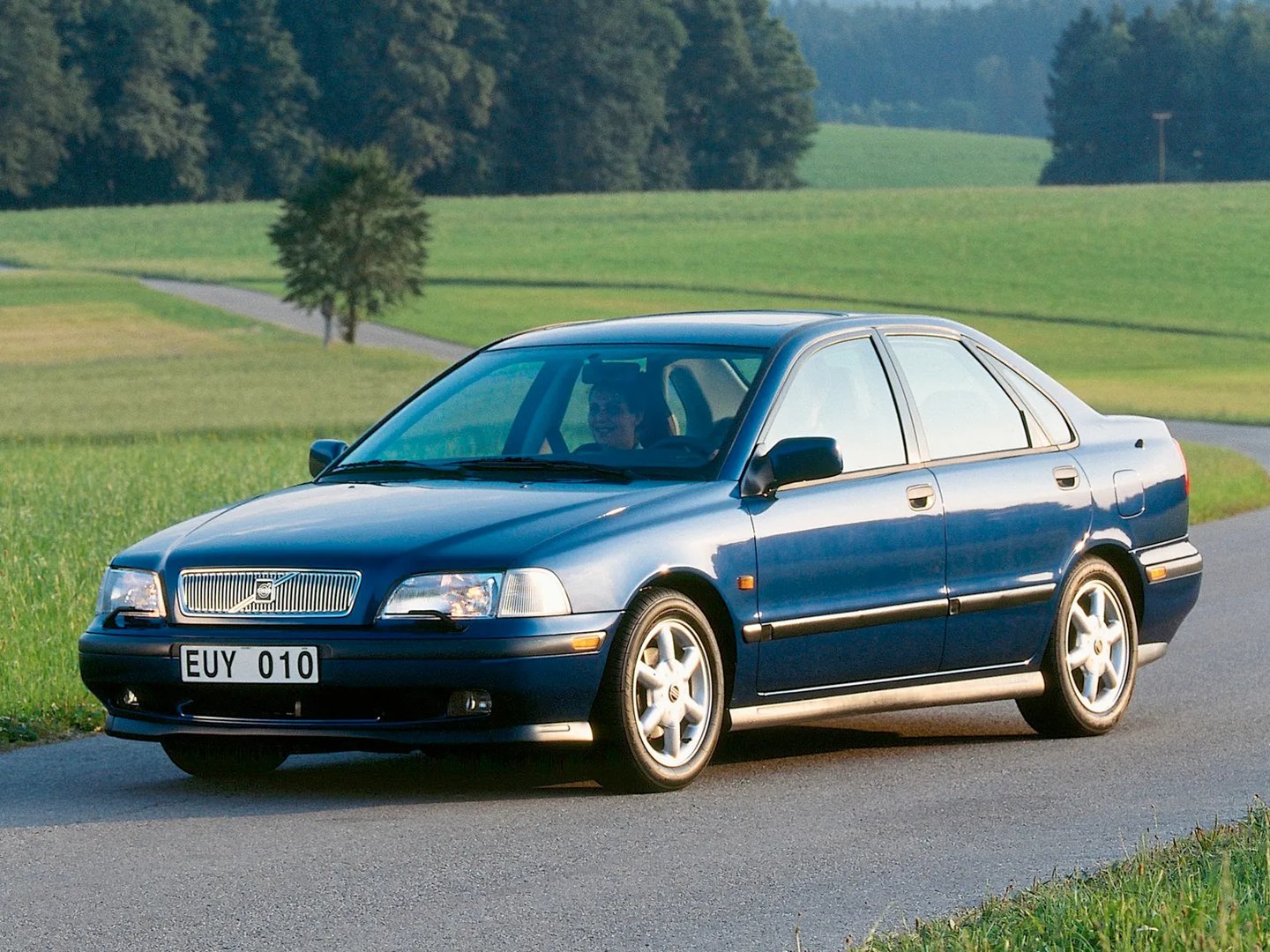 Volvo_S40_1_generation__Sedan__11.jpg
