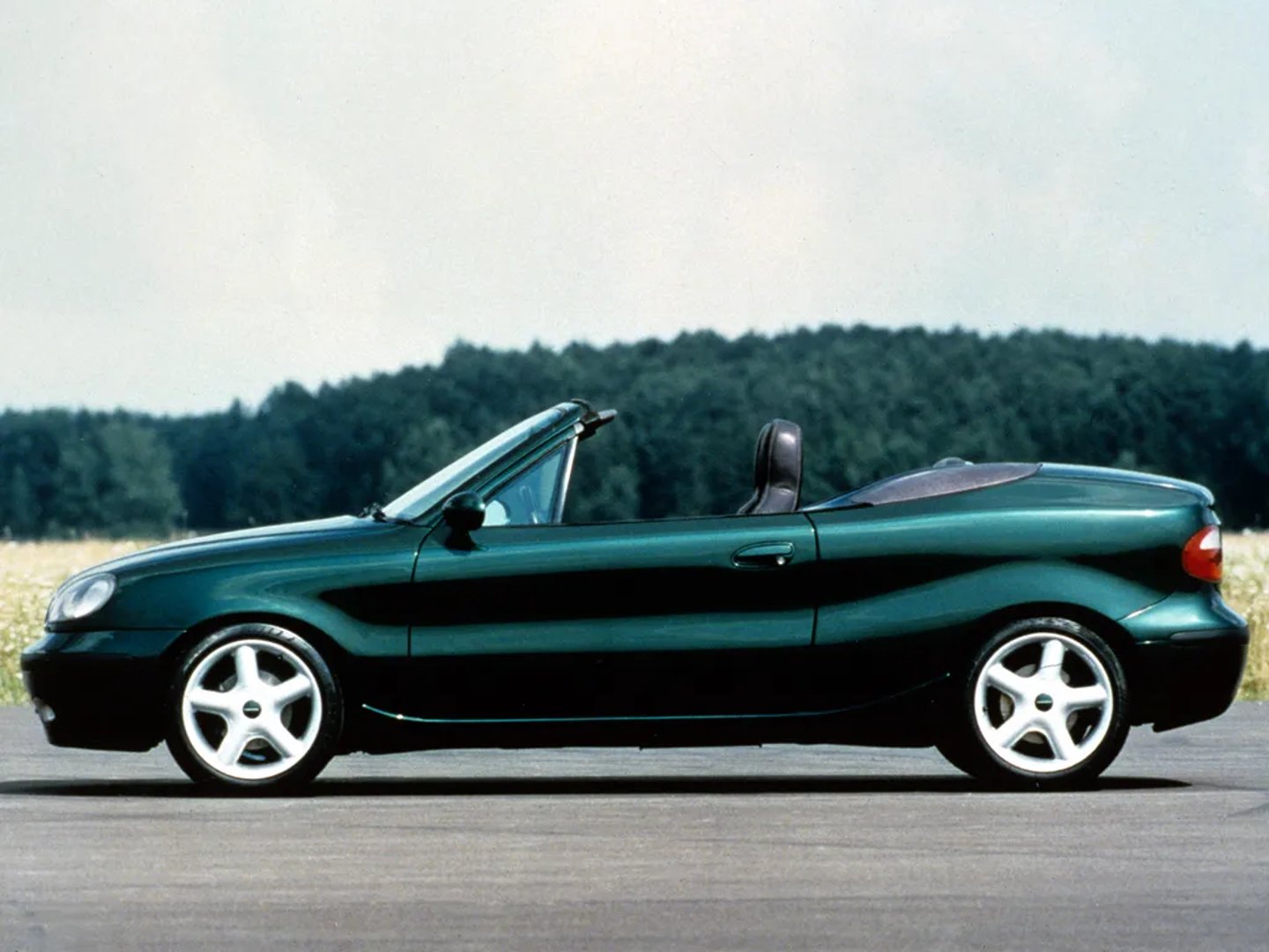 Daewoo_Lanos_1_generation__Cabrio__1.jpg