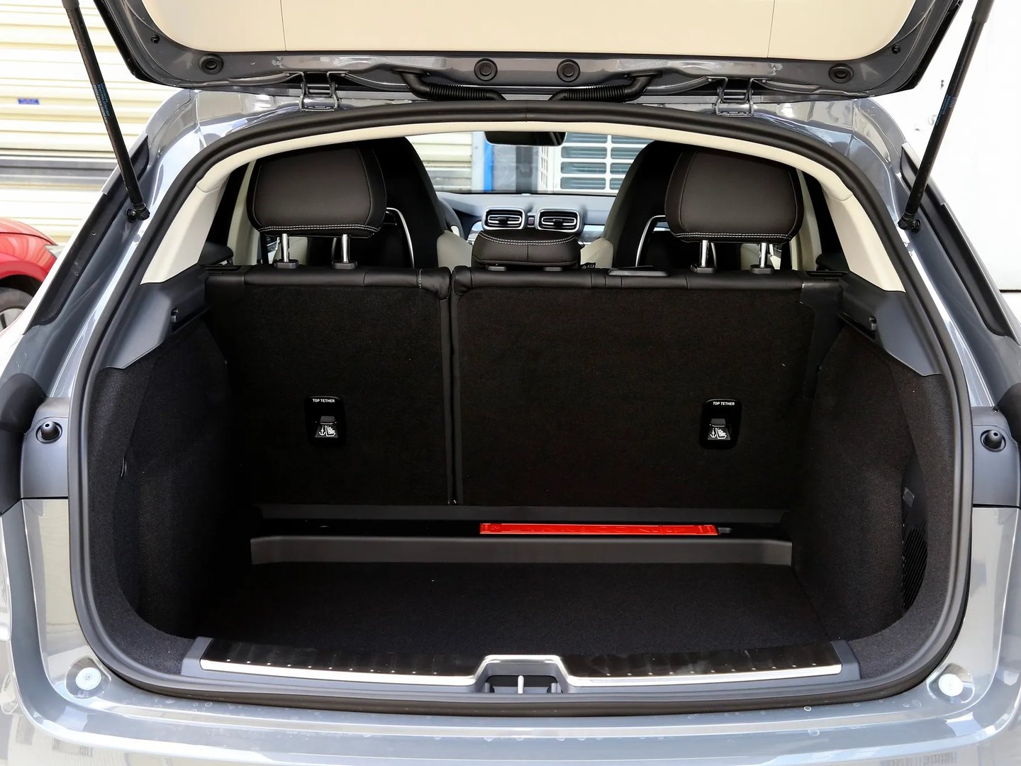 lynkco_02_1_generation__SUV_5-doors__7.jpg