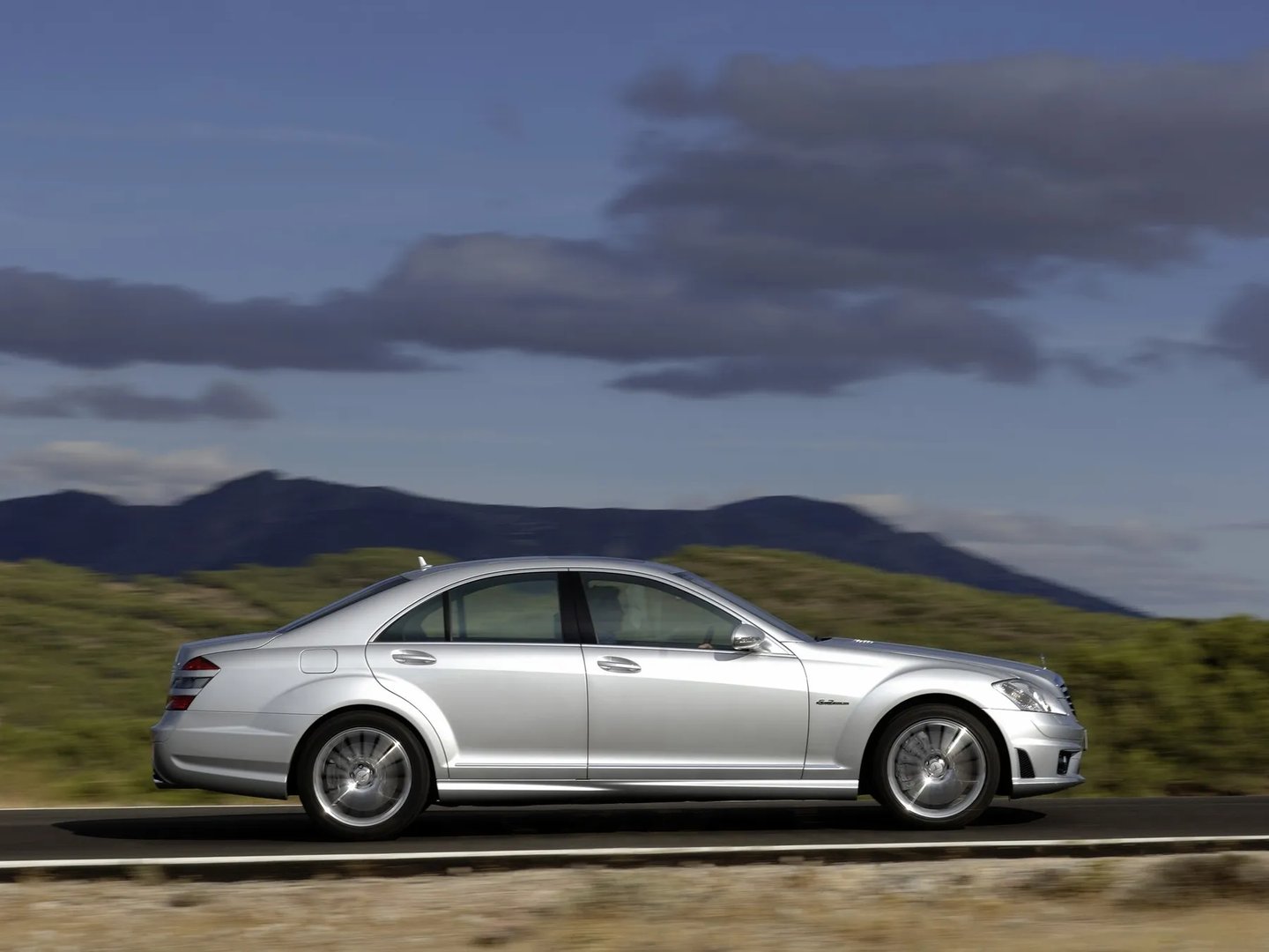 Mercedes_S-Class_AMG_2_generation__Sedan__9.jpg