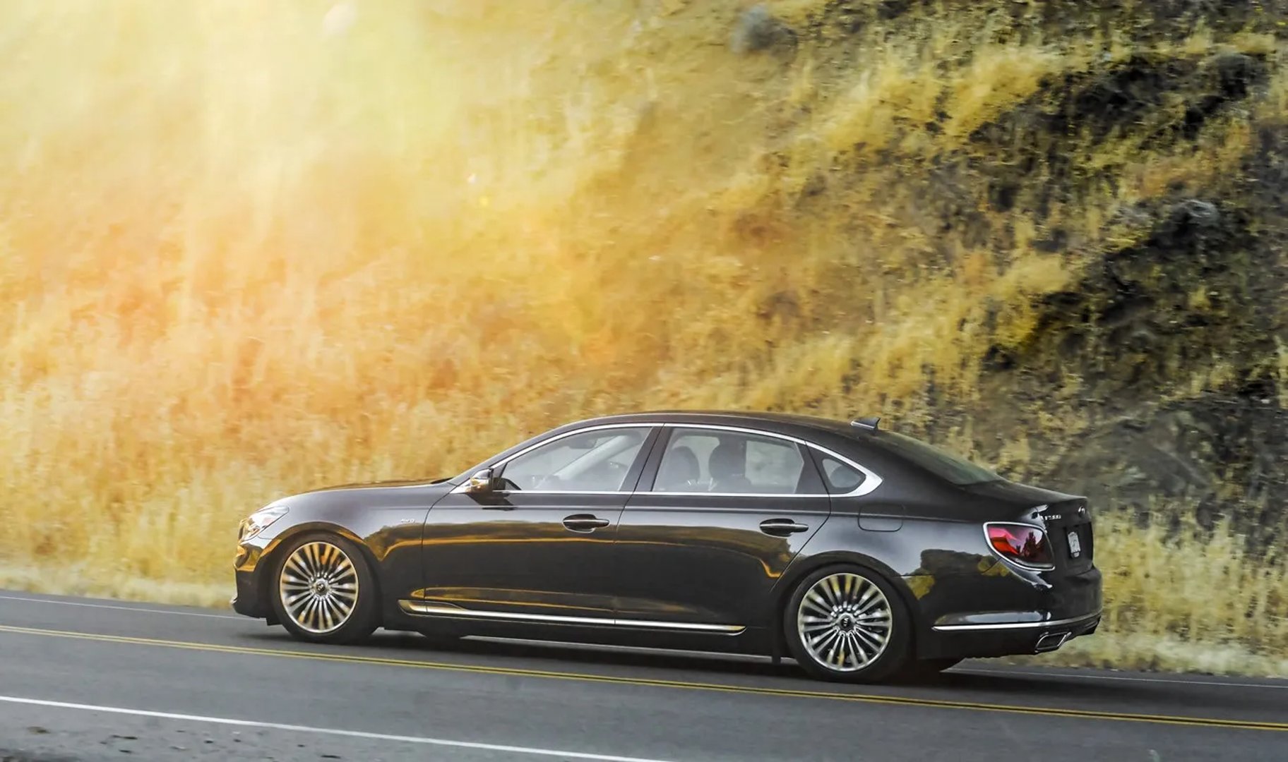 Kia_K900_2_generation__Sedan__4.jpg