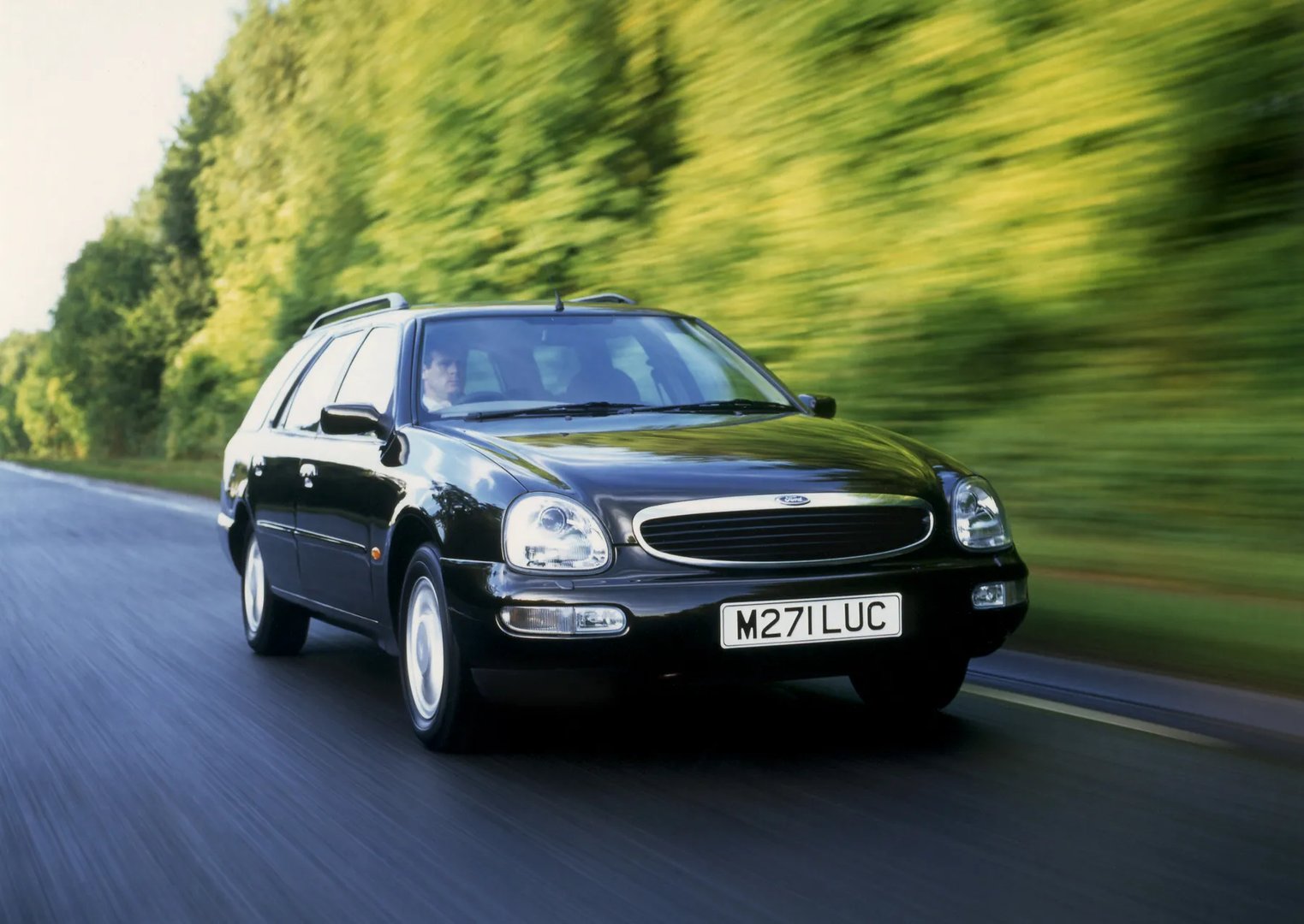 Ford_Scorpio_2_generation__Estate_5-door__1.jpg