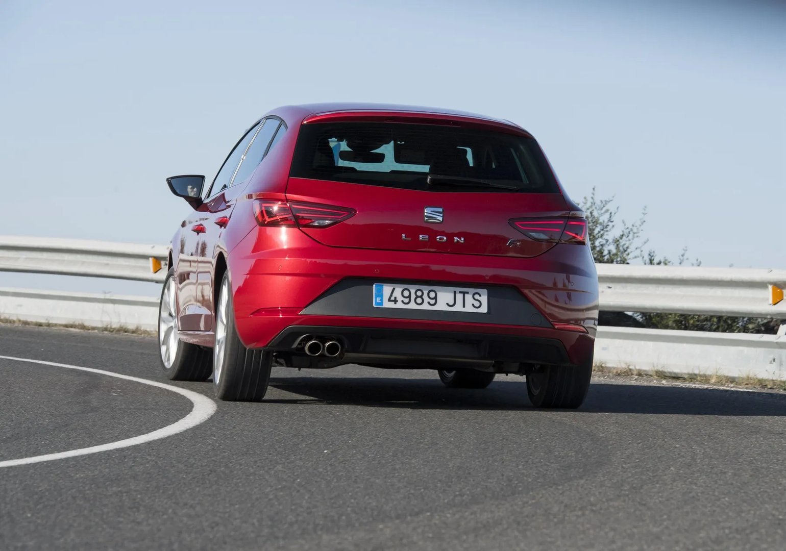 SEAT_Leon_3_generation_restyling__Hatchback_5-door__5.jpg