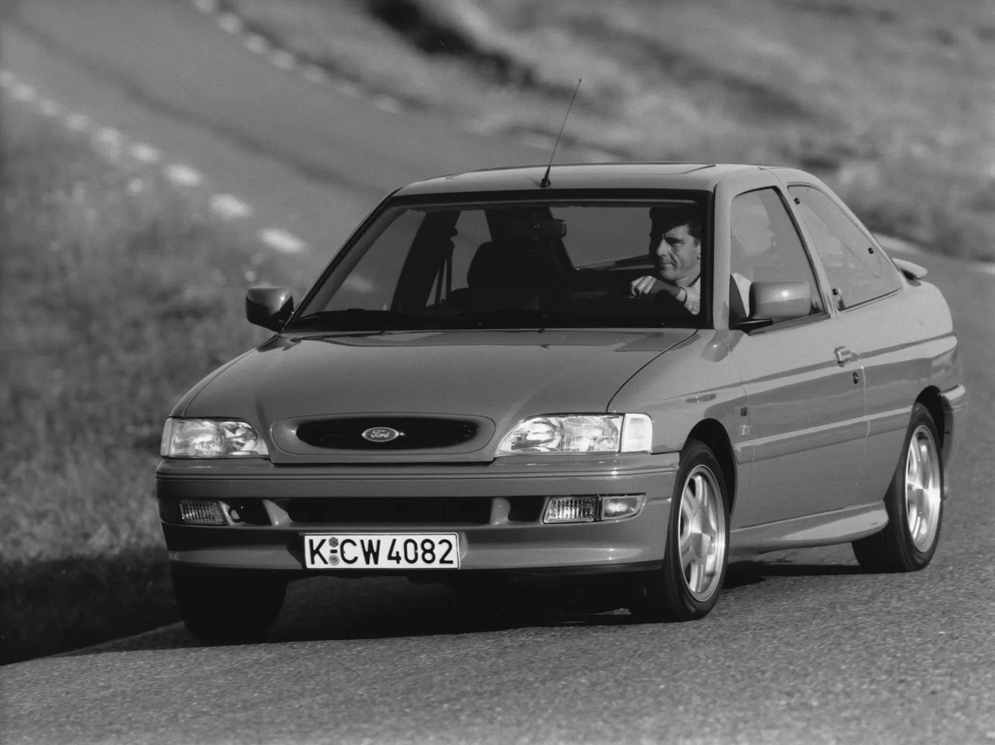 Ford_Escort_5_generation_restyling_1__Hatchback_3-door__5.jpg