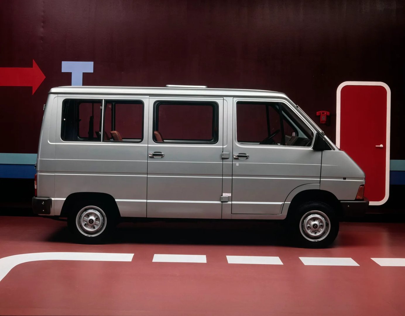 Renault_Trafic_1_generation__Minivan__4.jpg