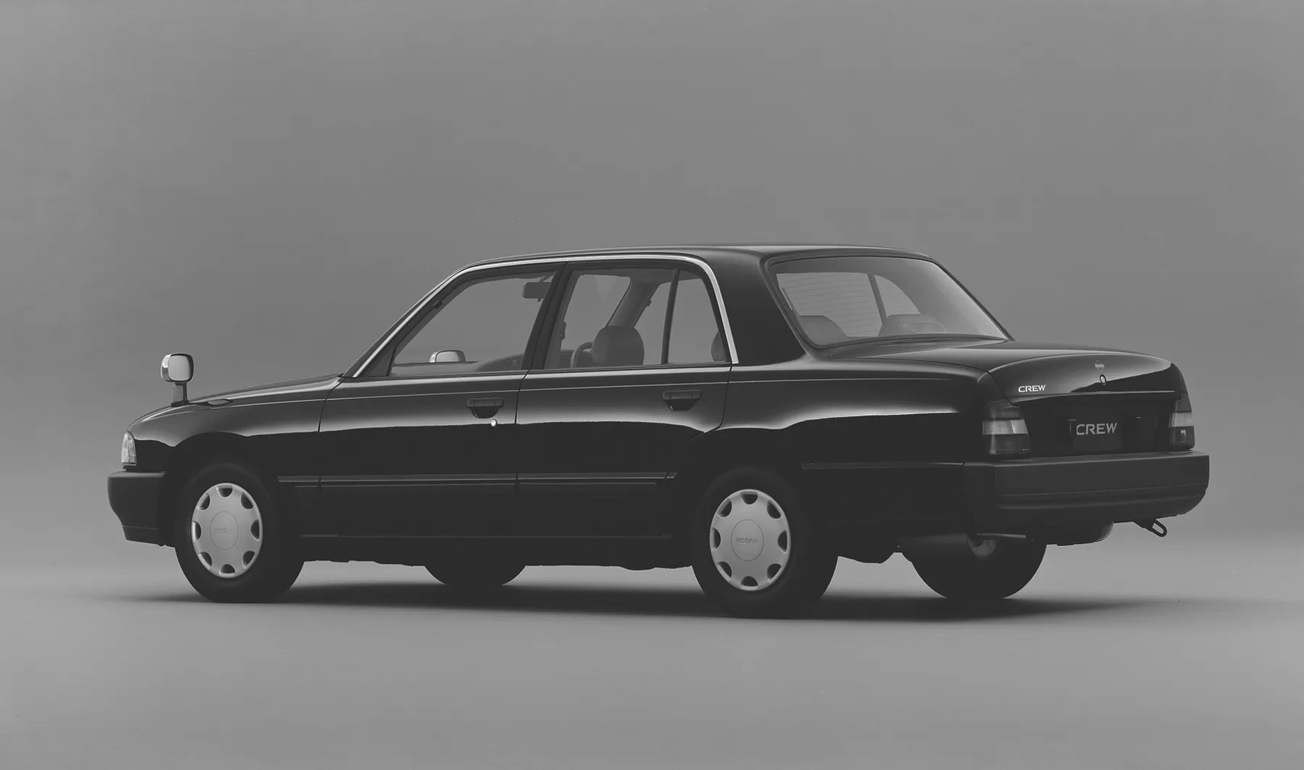 Nissan_Crew_1_generation__Sedan__1.jpg