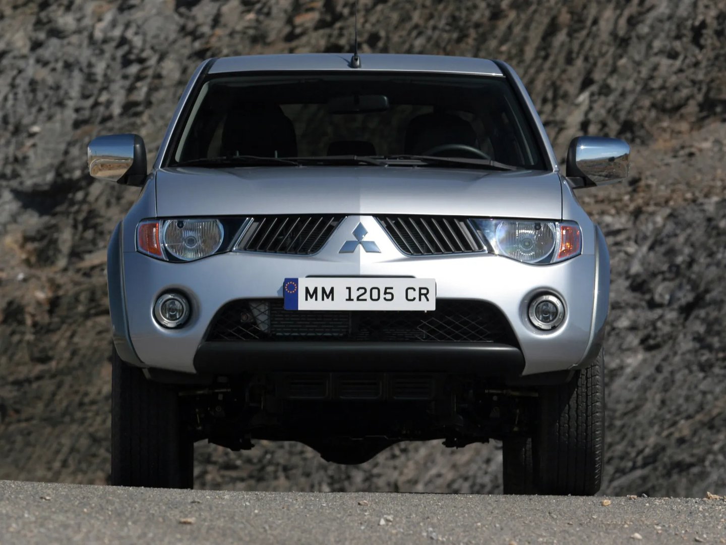 Mitsubishi_L200_4_generation__Pickup_double-cab__6.jpg