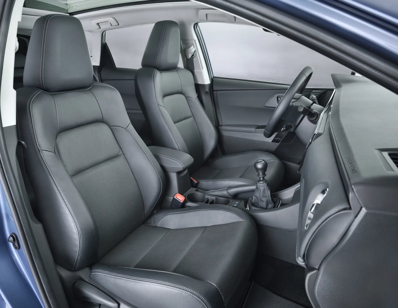 Toyota_Auris_2_generation_restyling__Estate_5-door__8.jpg