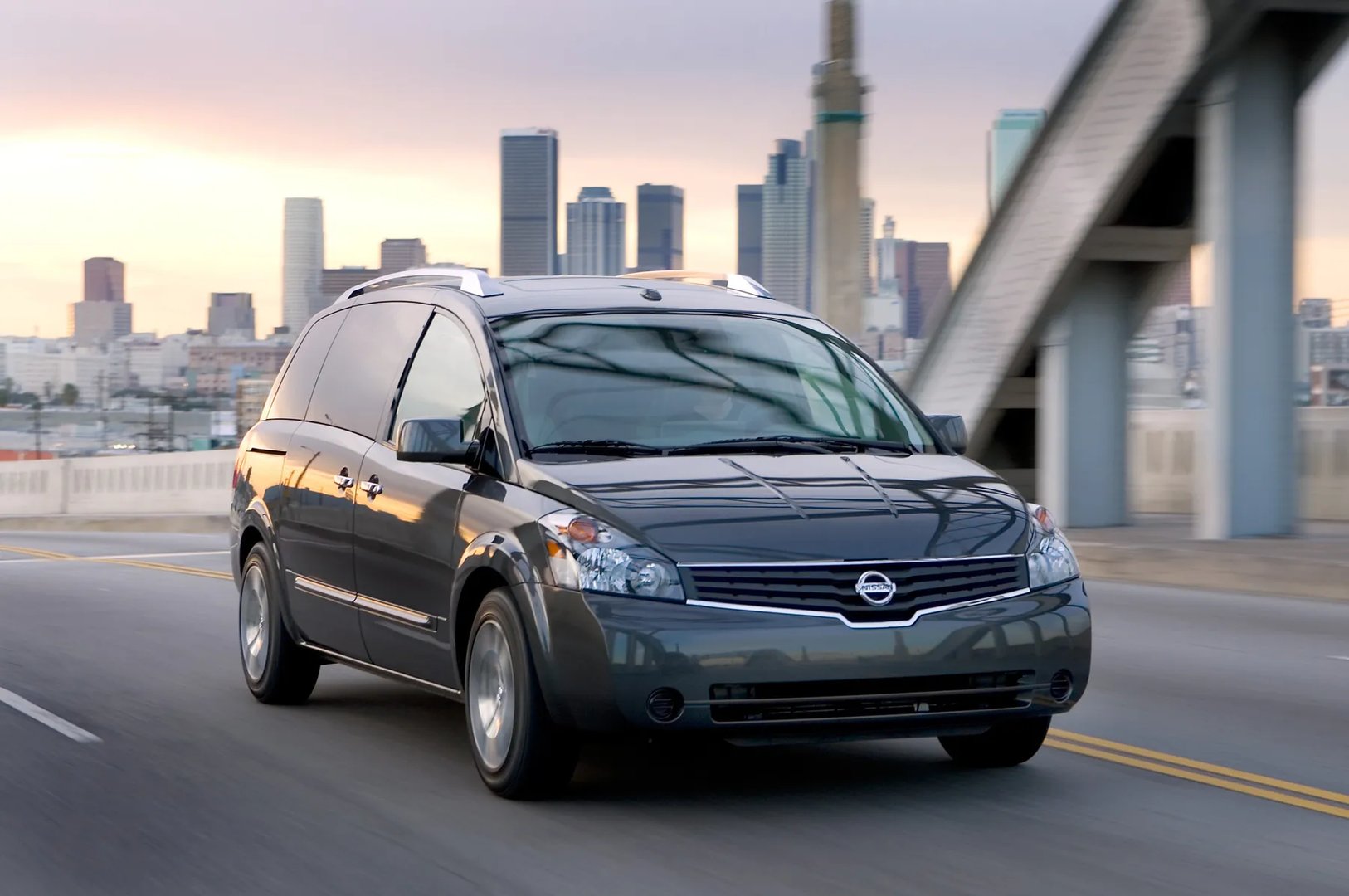 Nissan_Quest_3_generation__Minivan__4.jpg