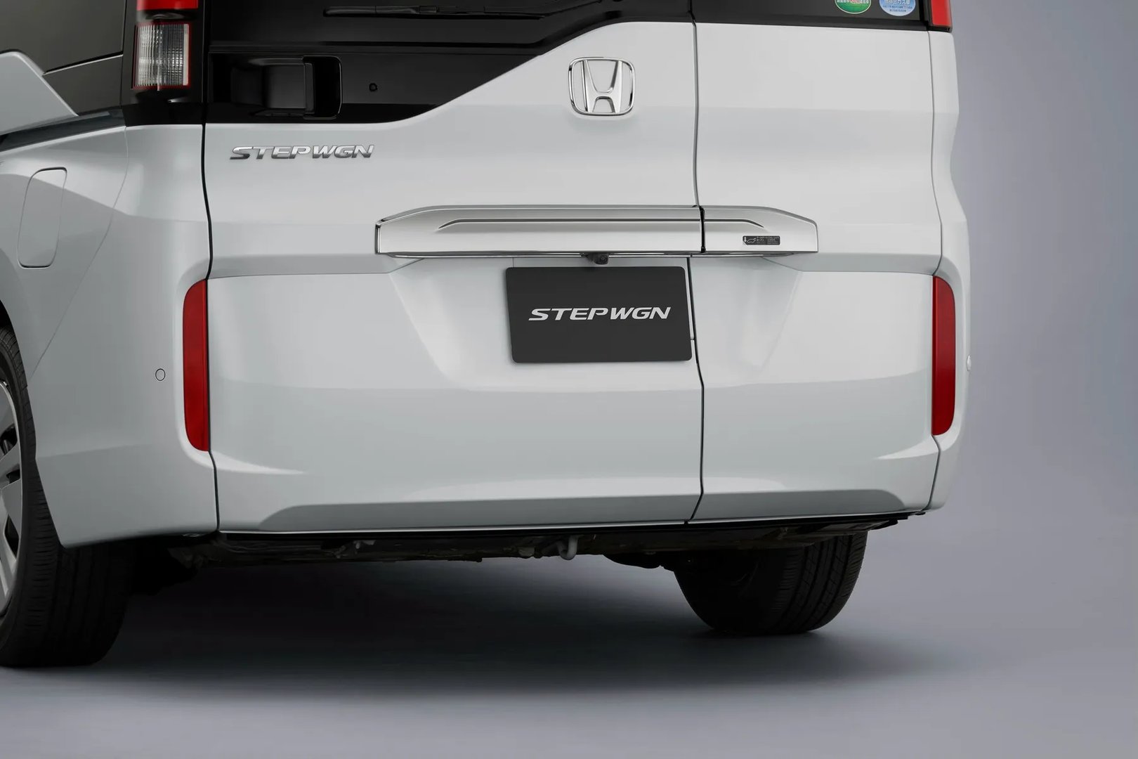 Honda_Stepwgn_5_generation_restyling__Minivan__7.jpg