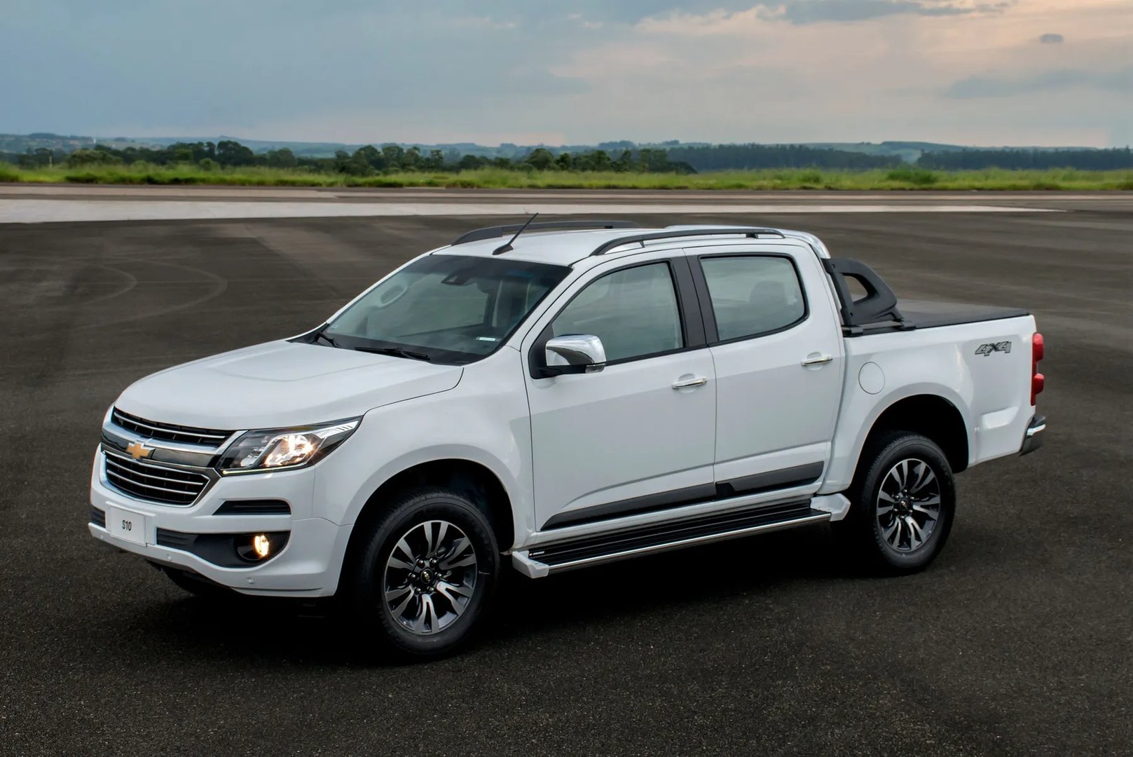Chevrolet_S-10_Pickup_3_generation_restyling__Pickup_double-cab__2.jpg