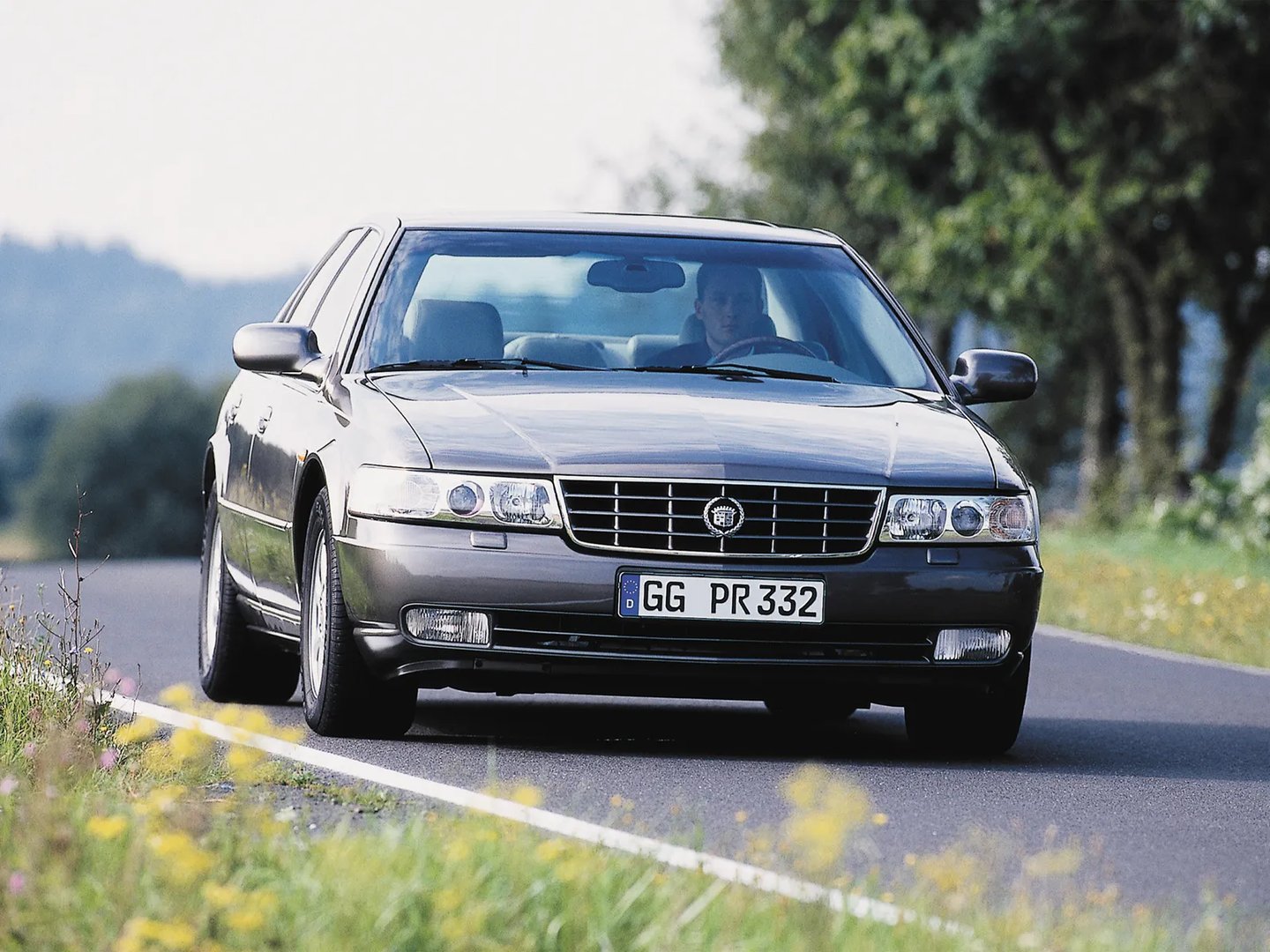 Cadillac_Seville_5_generation__Sedan__9.jpg