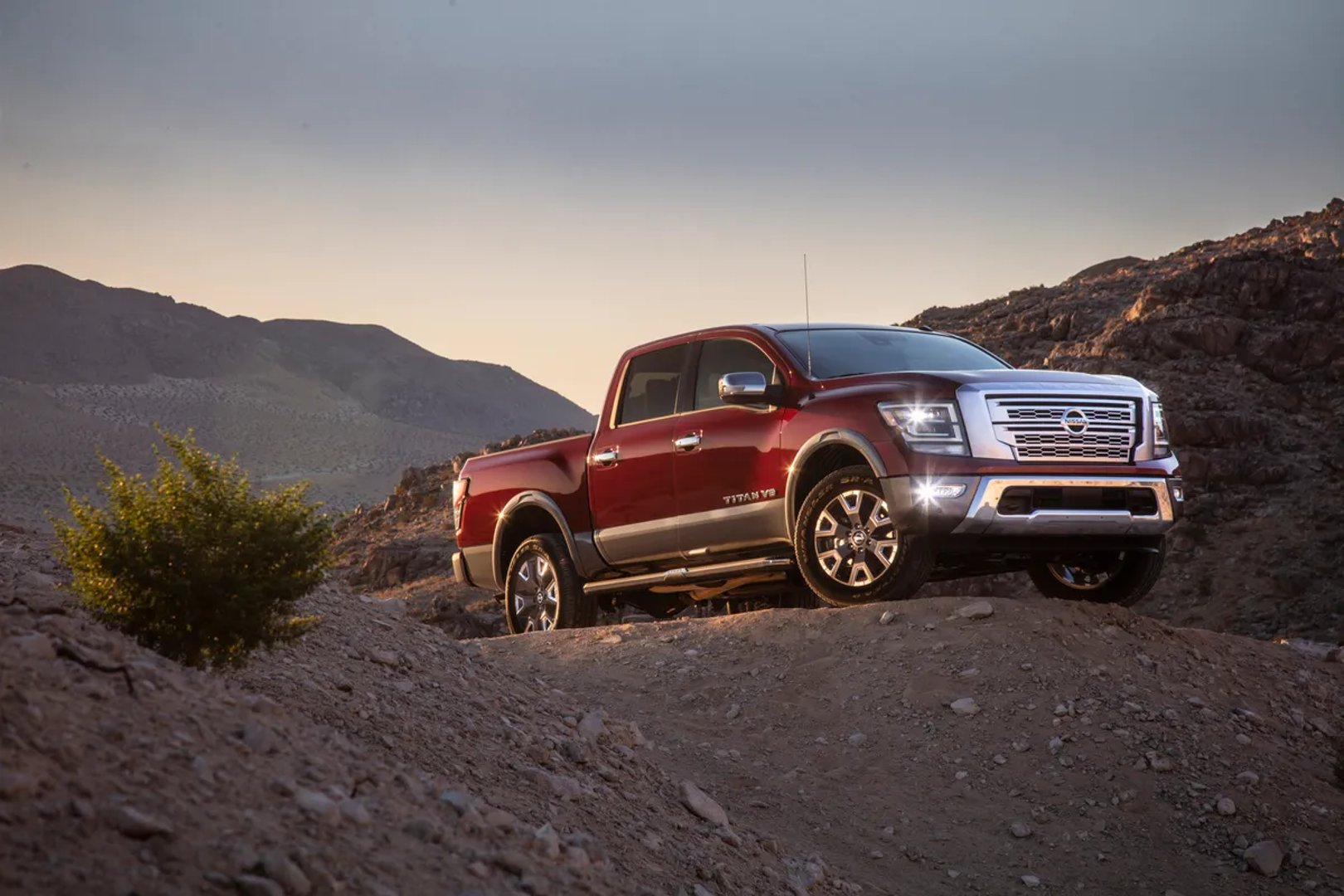 Nissan_Titan_2_generation_restyling__Pickup_double-cab__2.jpg