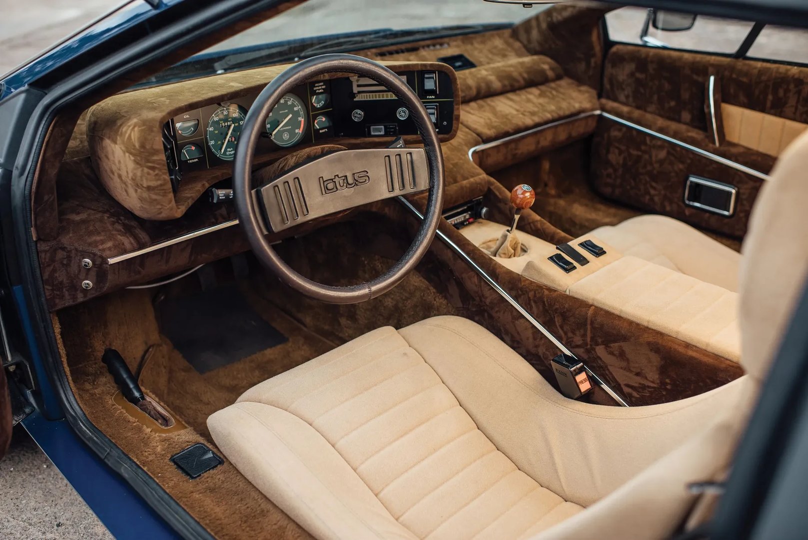 Lotus_Esprit_1_generation__Coupe__8.jpg