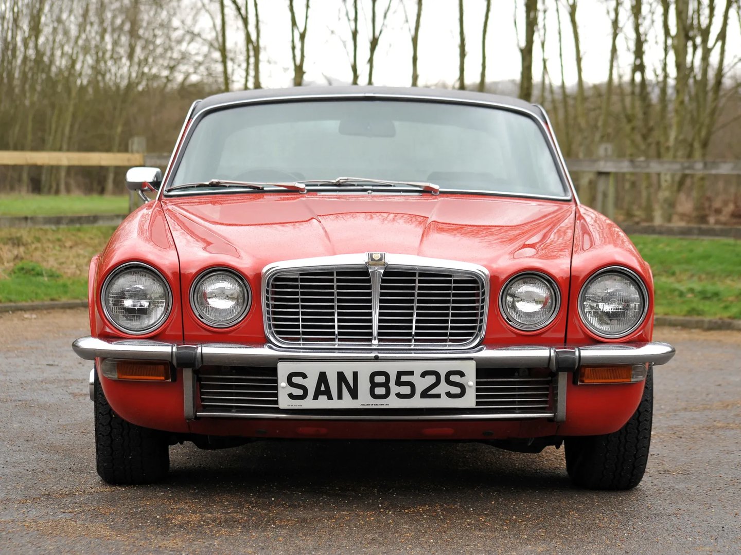 Jaguar_XJ_1_generation_restyling__Sedan__1.jpg