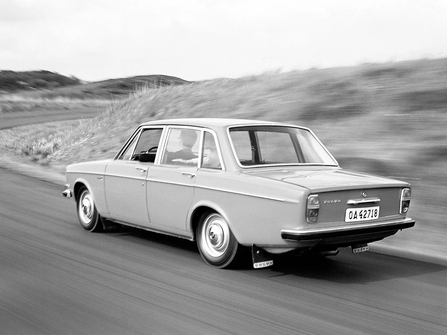 Volvo_140_Series_1_generation__Sedan__2.jpg