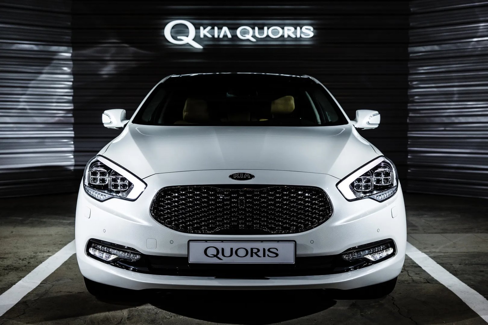 Kia_Quoris_1_generation_restyling_2__Sedan__2.jpg