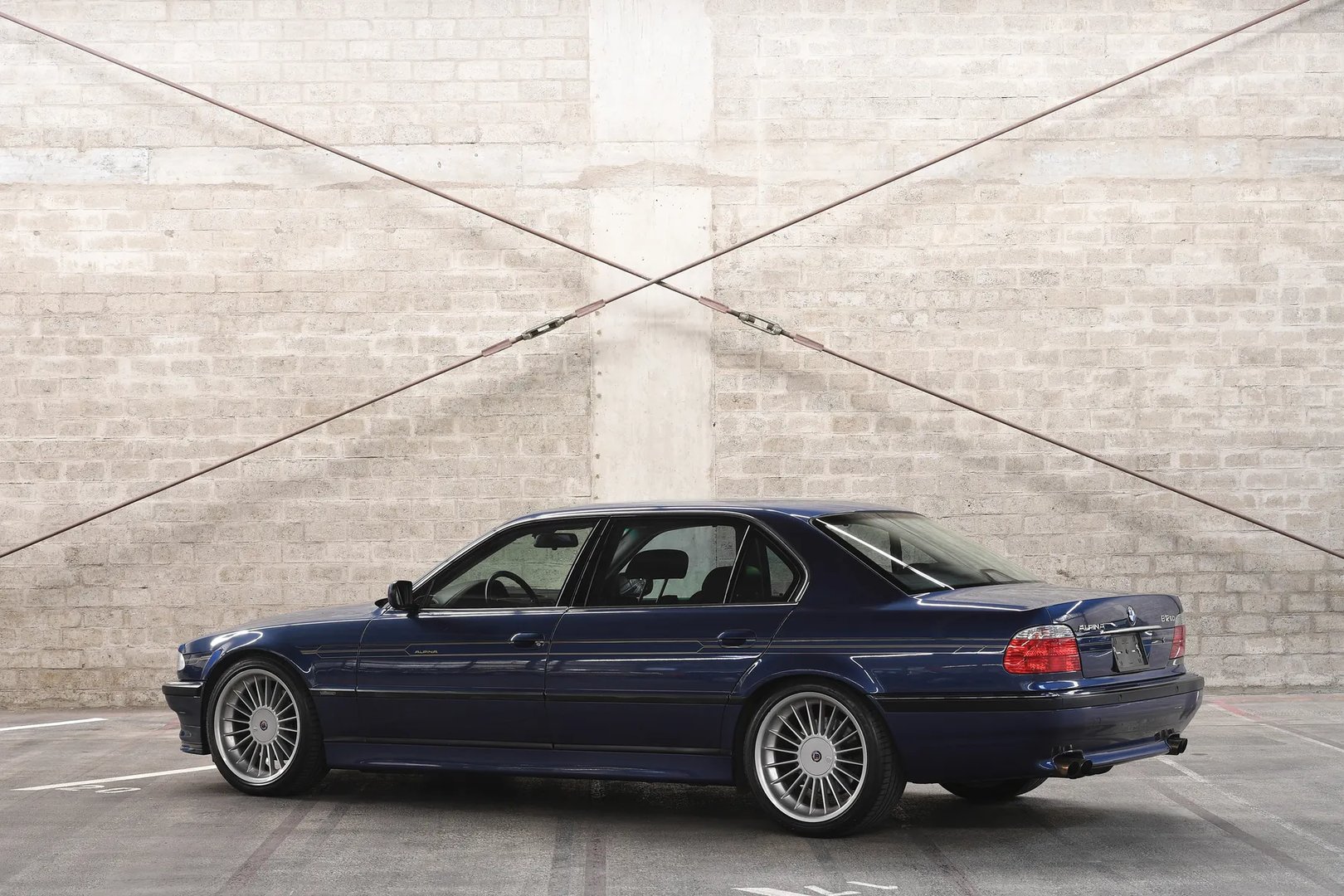 Alpina_B12_3_generation__Sedan__11.jpg