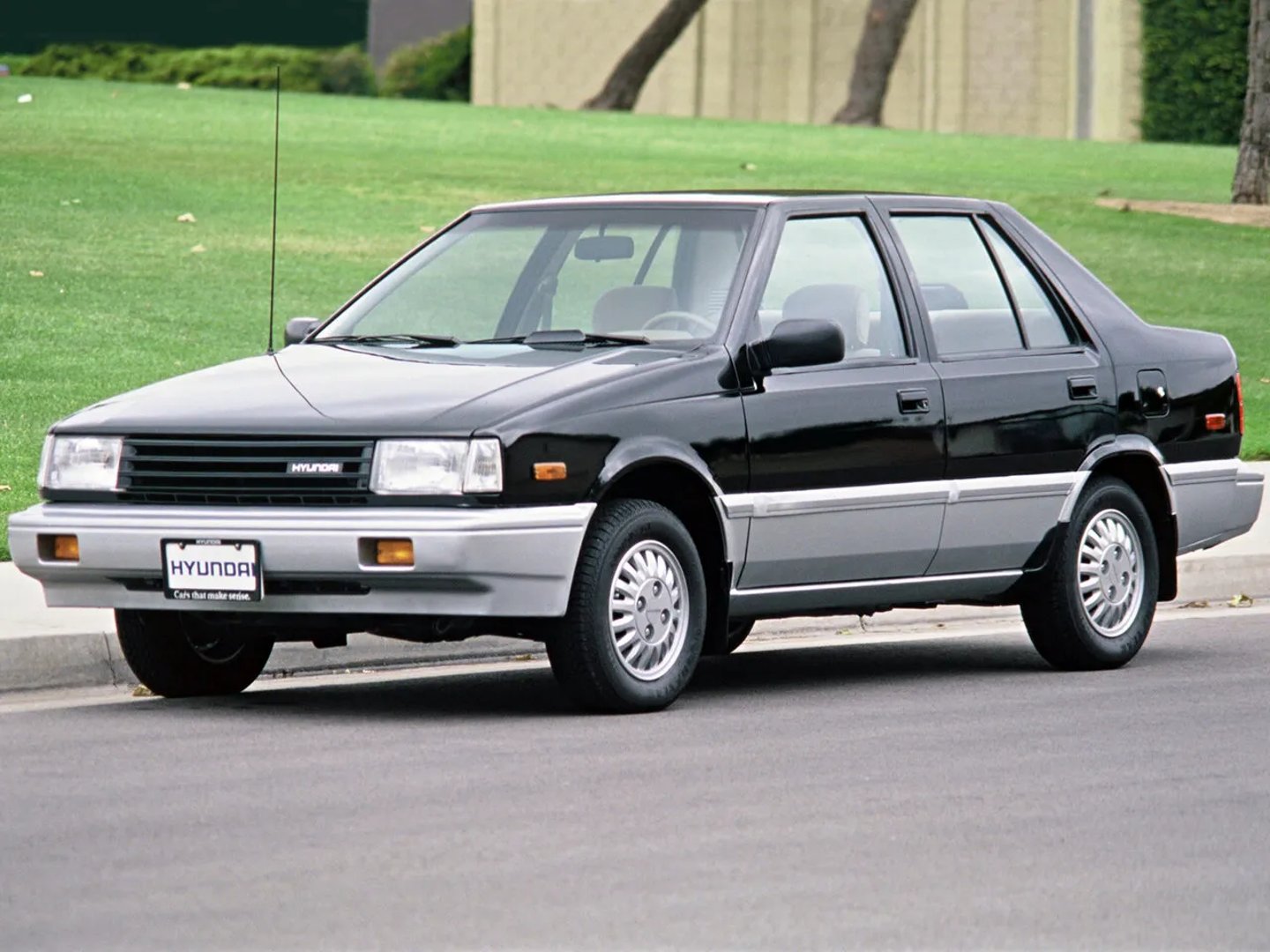 Hyundai_Pony_3_generation__Sedan__1.jpg