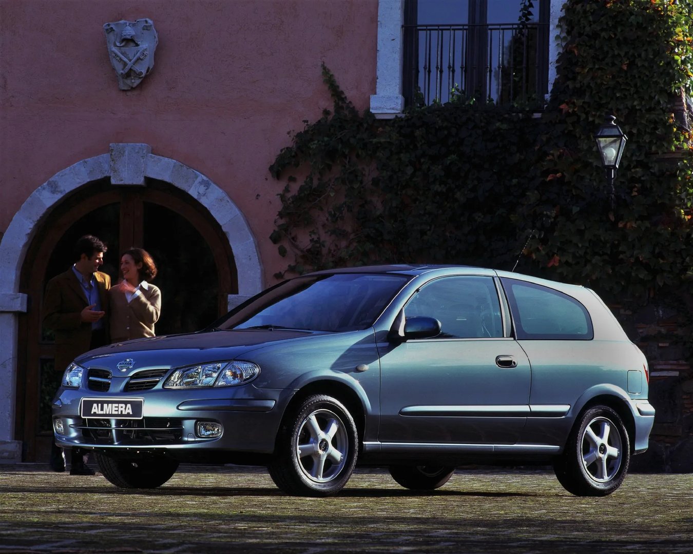 Nissan_Almera_2_generation__Hatchback_3-door__3.jpg
